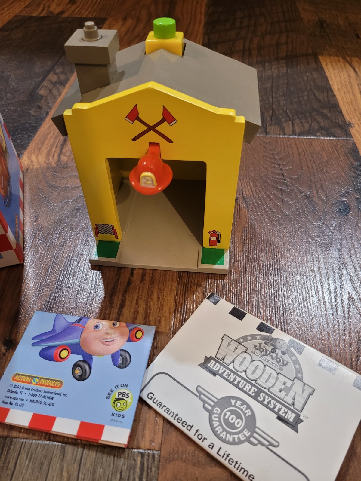 2002 Jay Jay the jet plane REVVIN&rsquo; EVAN&rsquo;S FIREHOUSE wooden adventure system NIB