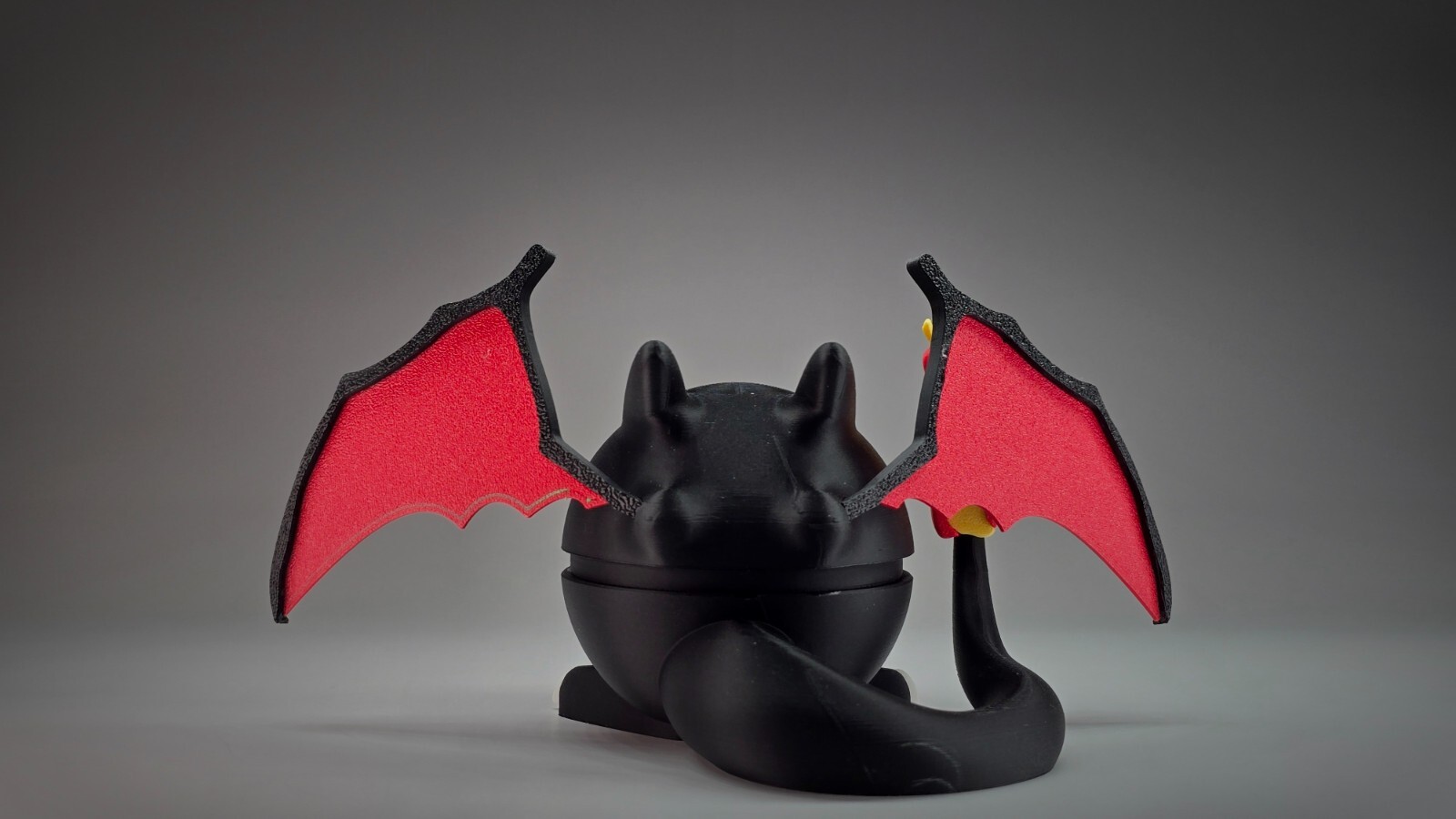 Shiny Charizard | Themed 3D Printed Pokeball | #0006 Charizard