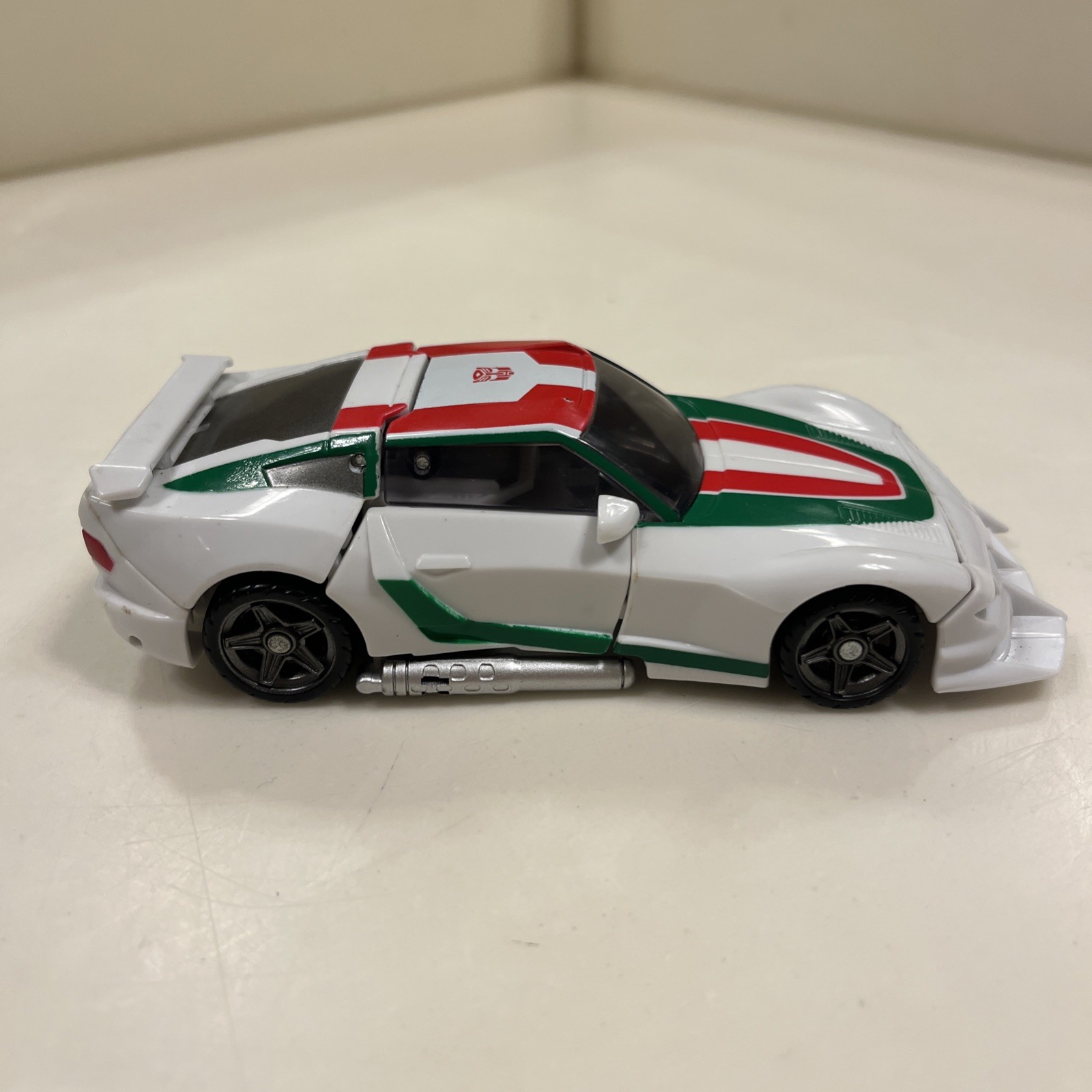 Transformers Generations Wheeljack Deluxe Class Autobot 2010