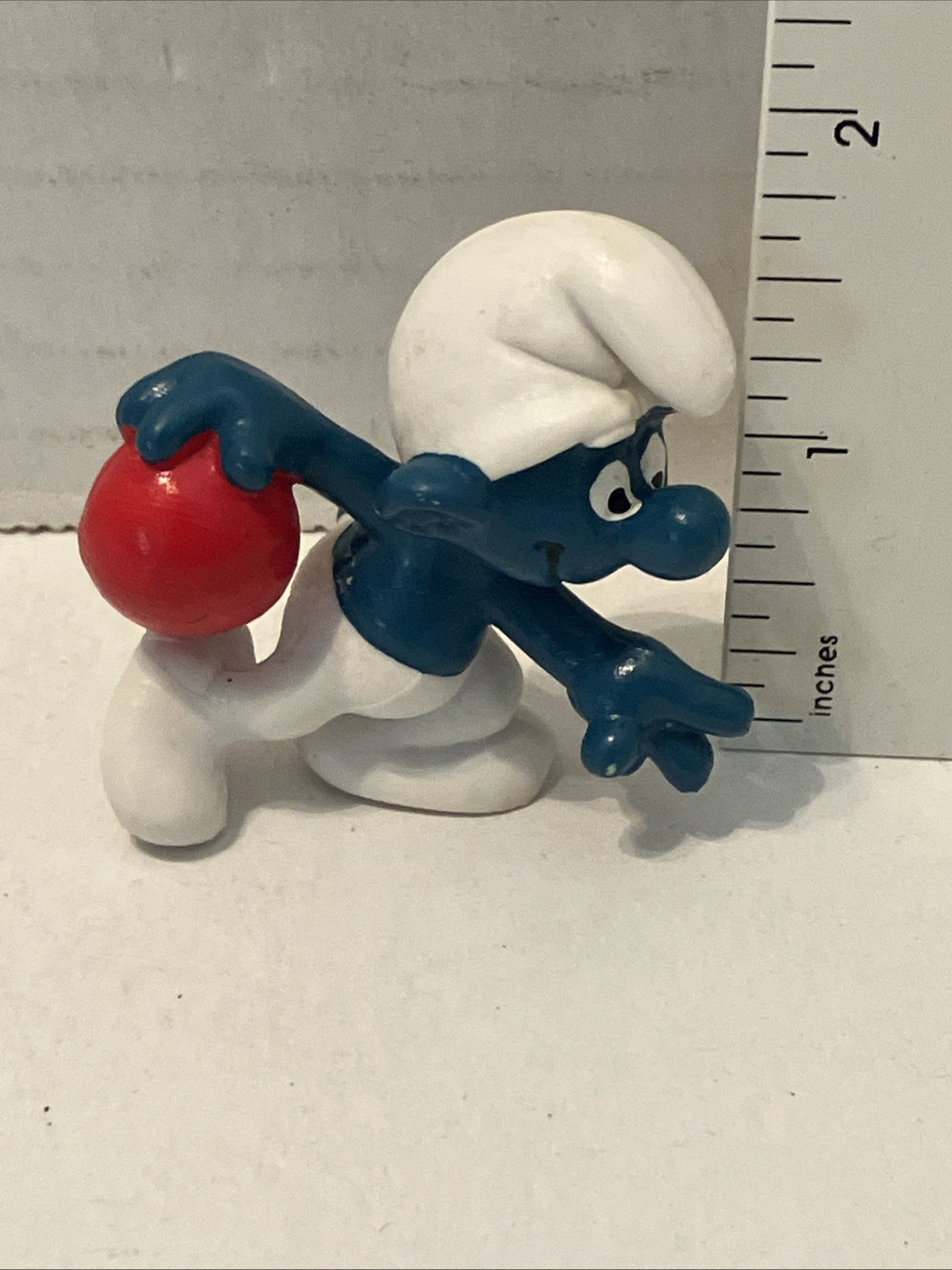 BOWLING Smurf Figure Figurine PVC Bowler Peyo 1979