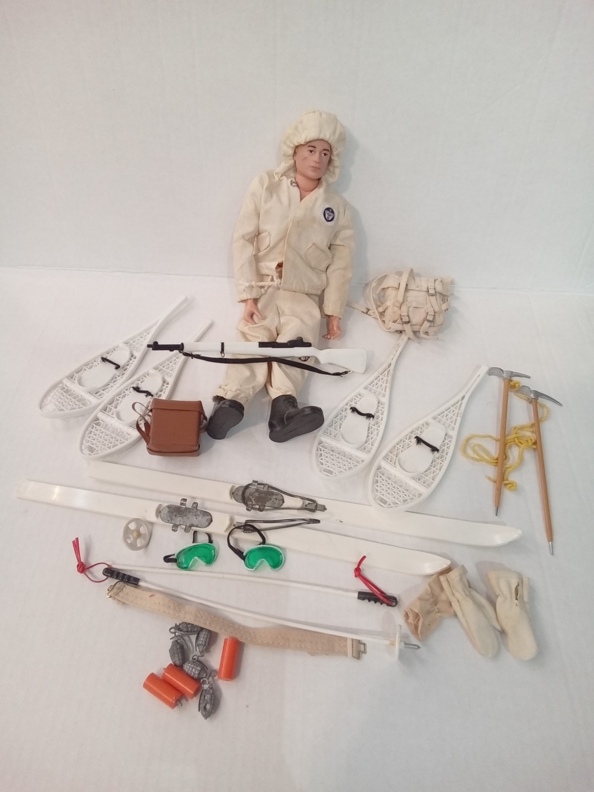 12&Prime; 1964 Hasbro GI Joe Snow Troop Ski Patrol With Many Accessories