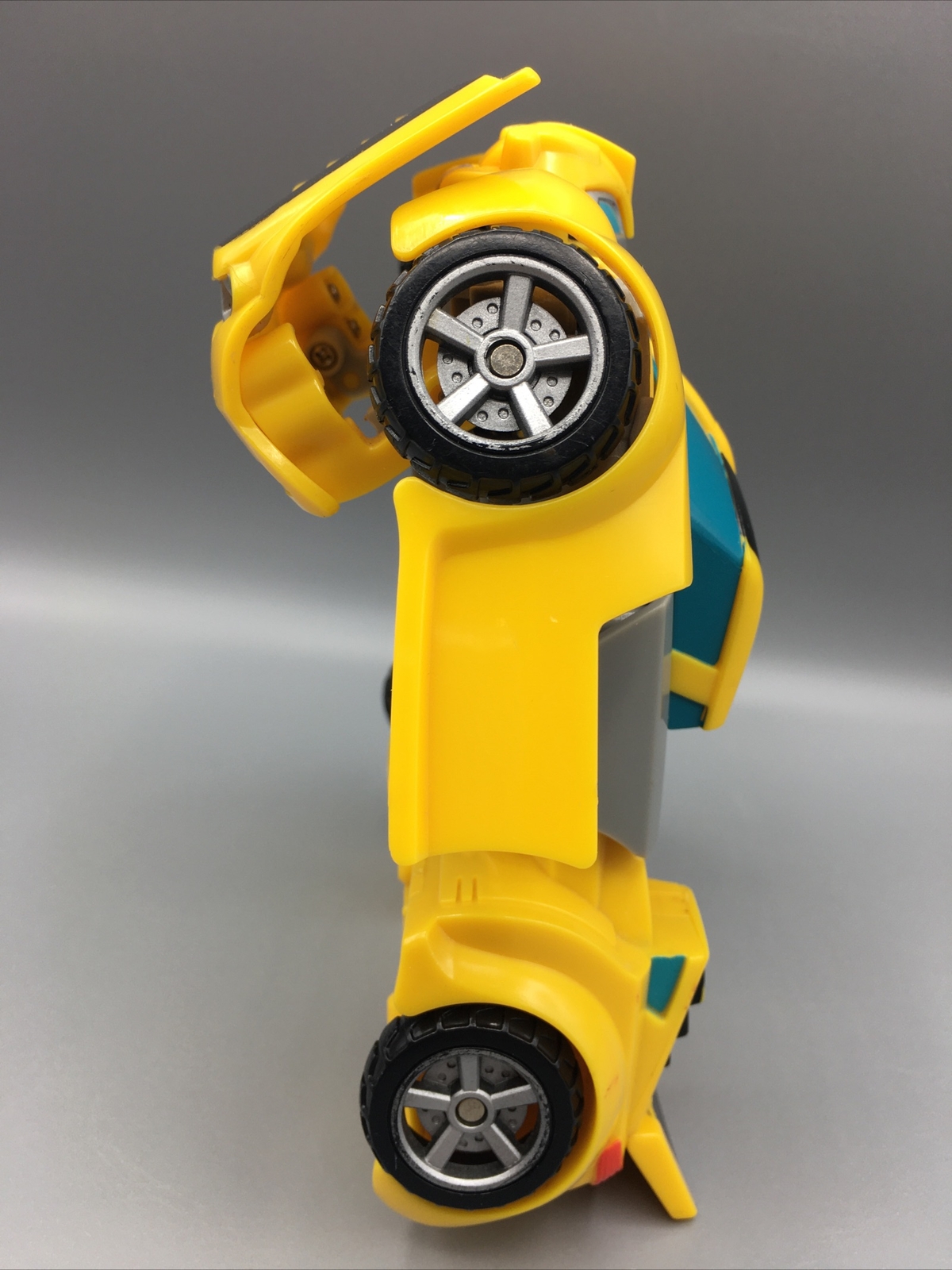 Transformers Rescue Bots Energize 6&Prime; Bumblebee, Yellow Car Camero Hasbro Tomy