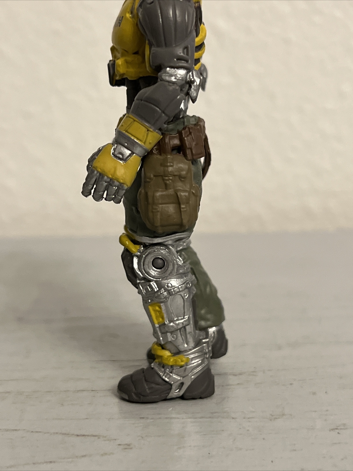 READY PLAYER ONE AECH 4” ACTION FIGURE TOY (PRE-OWNED)