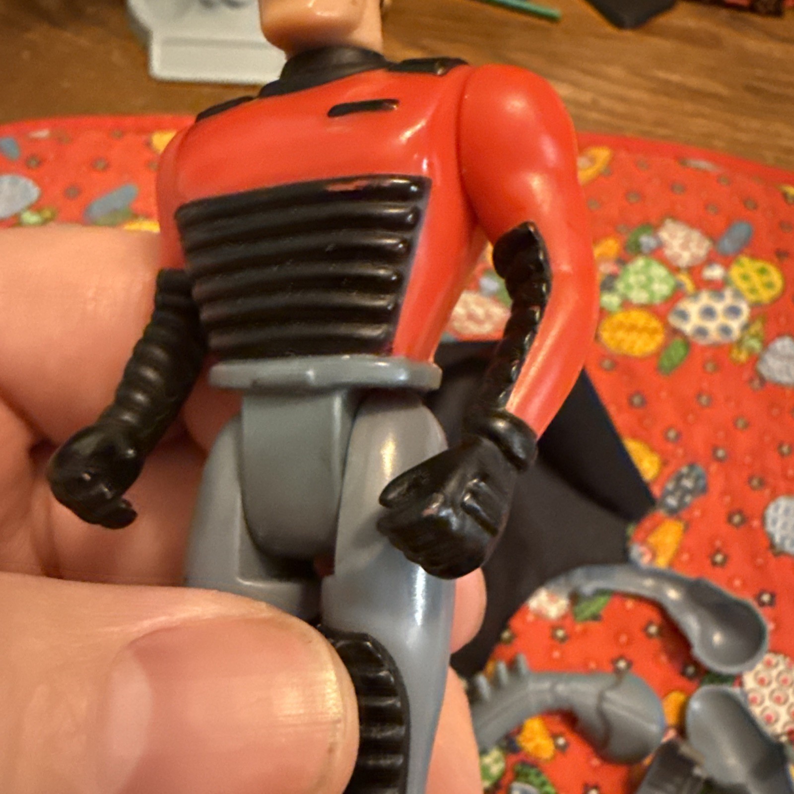 Snap on Armor Bruce Wayne Batman The Animated Series Kenner 1992