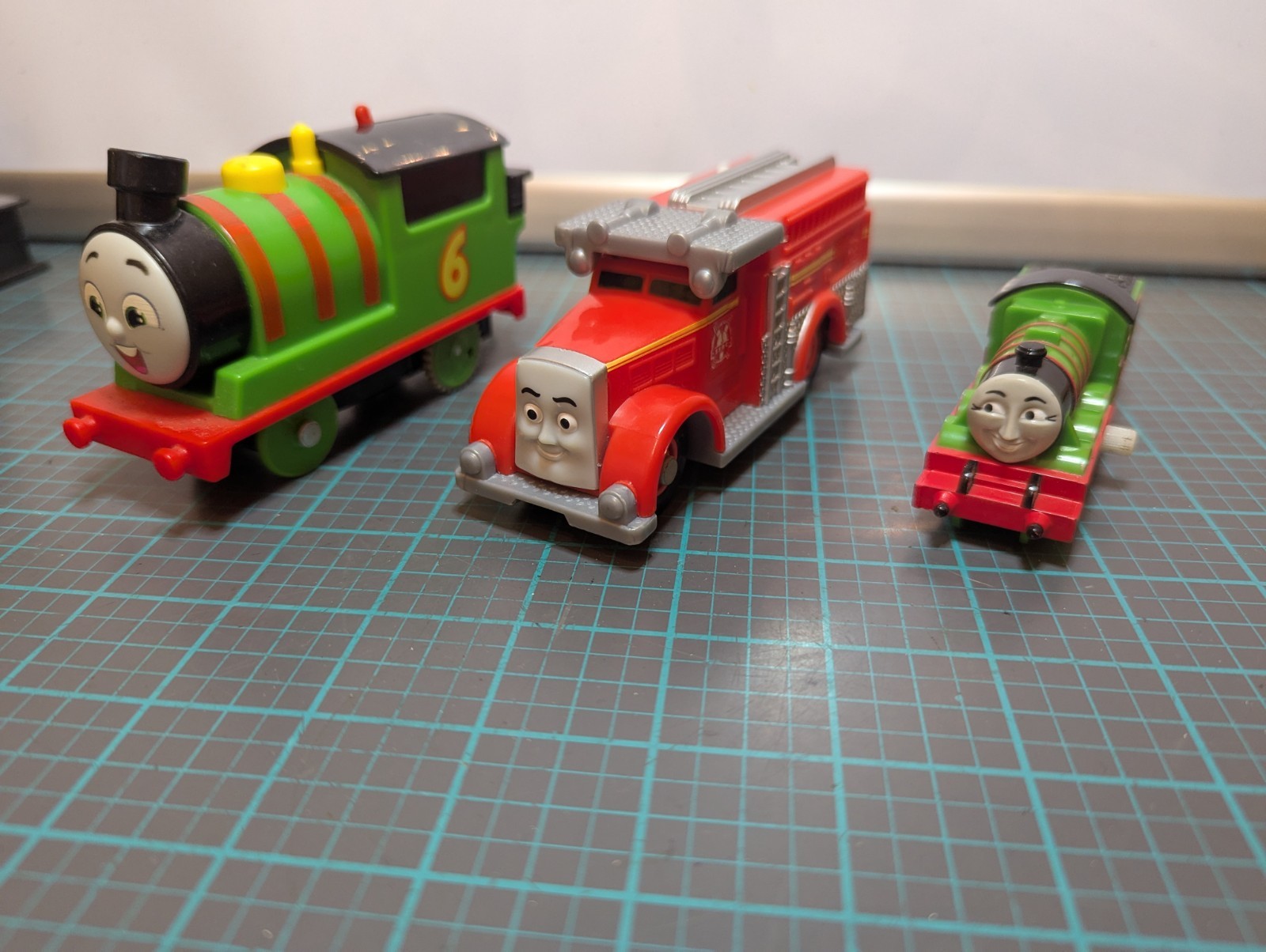 Thomas The Train Lot Of 3 2010, 2021 & Vintage Wind-up 1993 Plastic Henry
