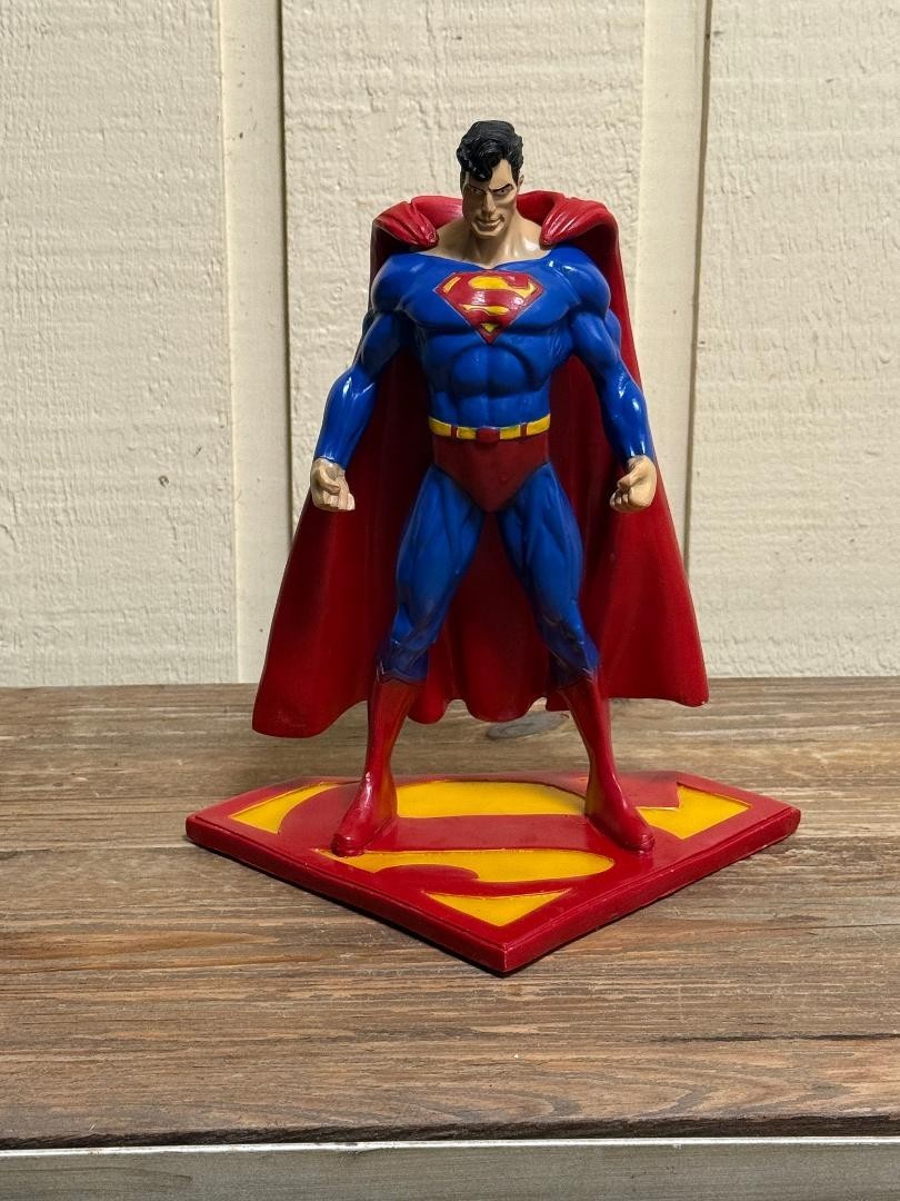 FREE SHIPPING monumental (11 1/2 inches tall) Superman resin action figure