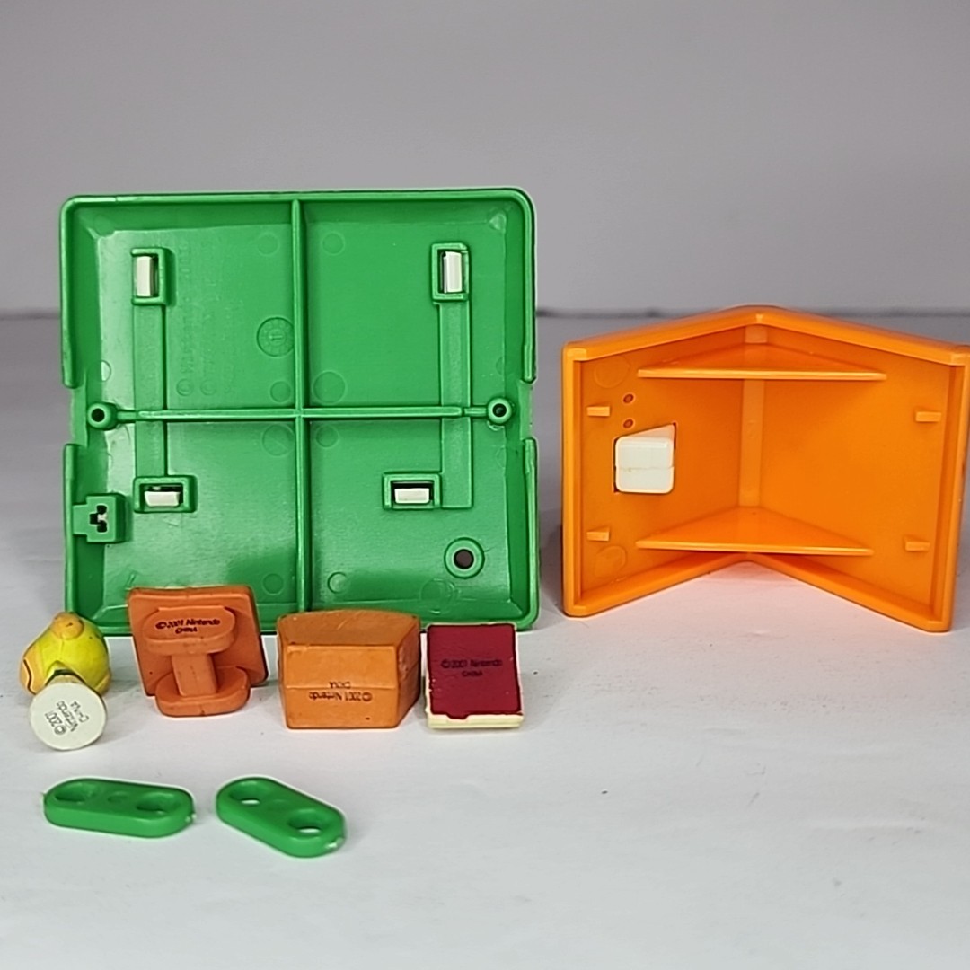 2001 Animal Crossing Lets Make a Forest 3&Prime; Orange Mini House Figure Furniture