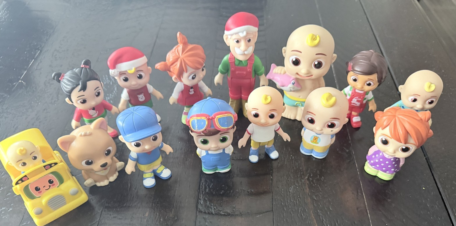 Cocomelon mixed Lot of 14 Family & Friends Figures
