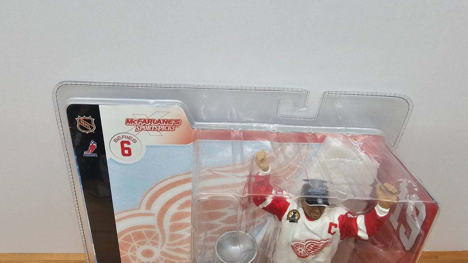 MCFARLANE STEVE YZERMAN DETROIT RED WINGS STANLEY CUP NHL HOCKEY FIGURE SERIES 6