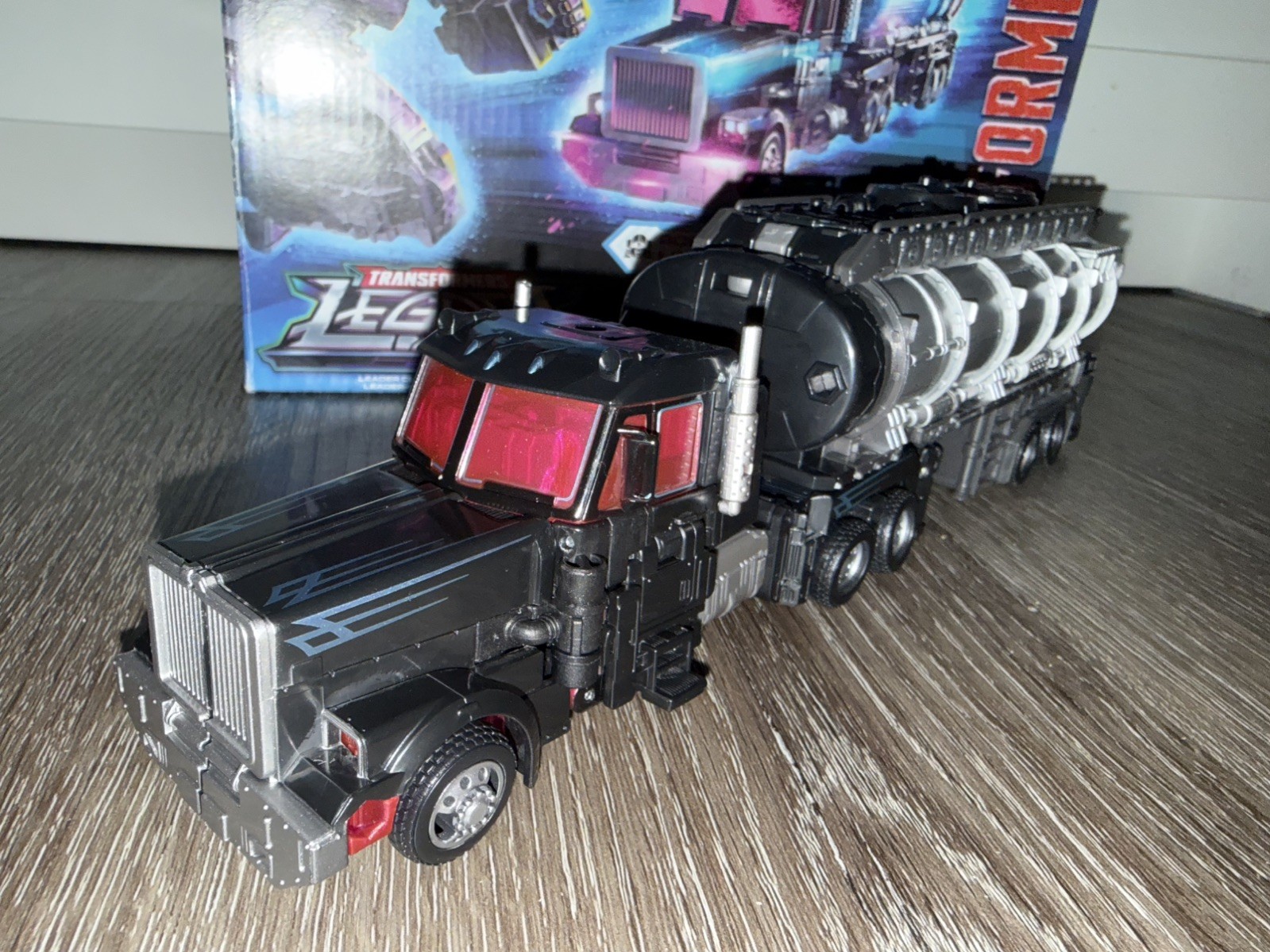 (2022) Hasbro: Transformers Legacy Velocitron Speedia 500 Leader Class Scourge