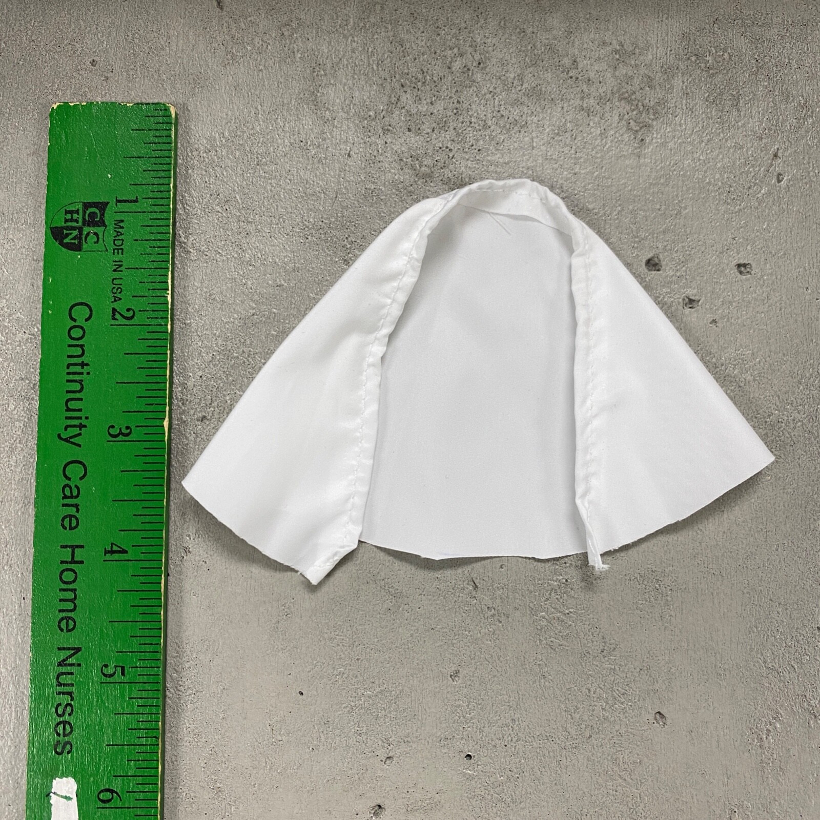 SU-375-C-WHT: 1/18 scale white fabric Wired cape for 3.75&Prime; action figures
