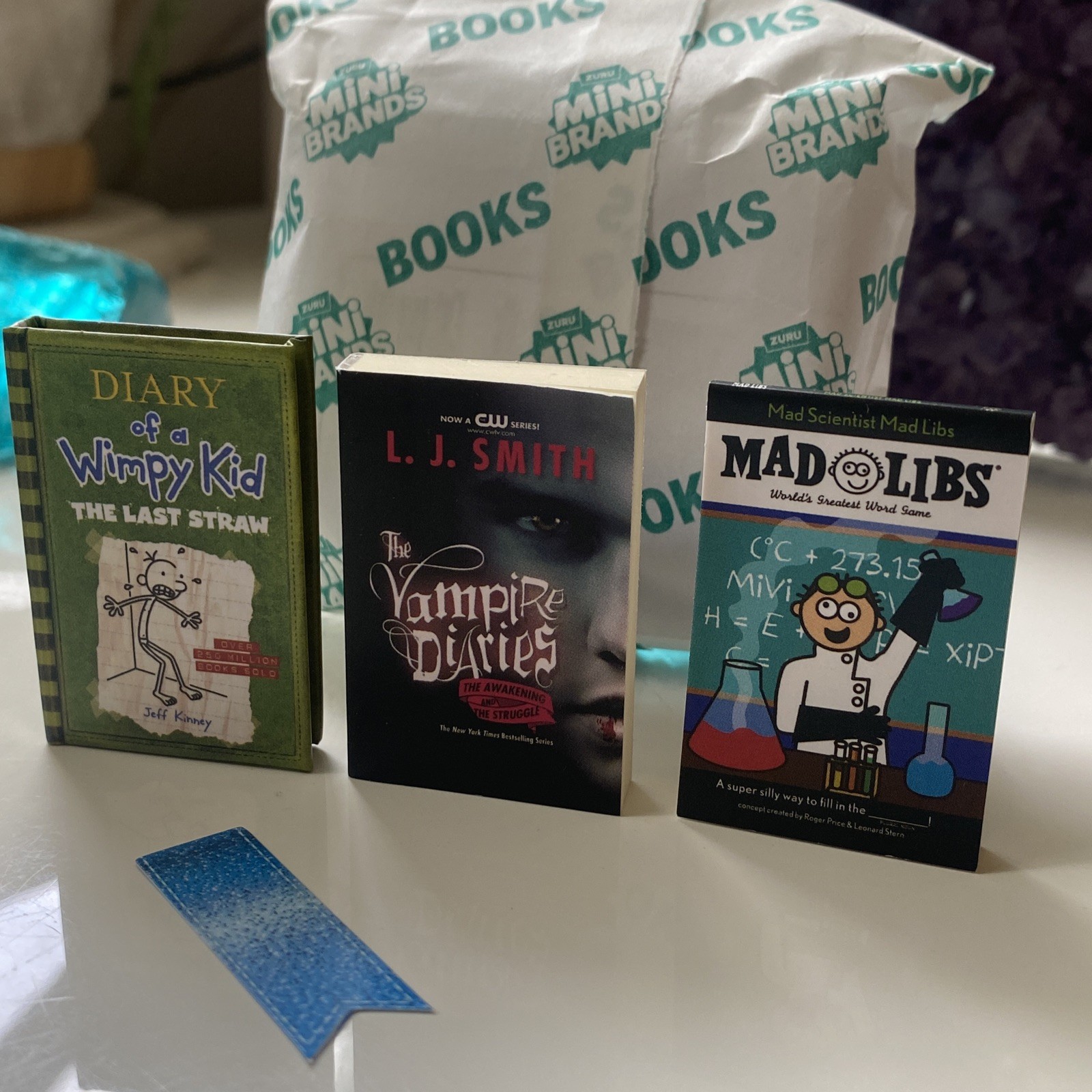 Zuru Mini Brands Books Wimpy Kid Last Straw Vampire Diaries Mad Libs + bookshelf