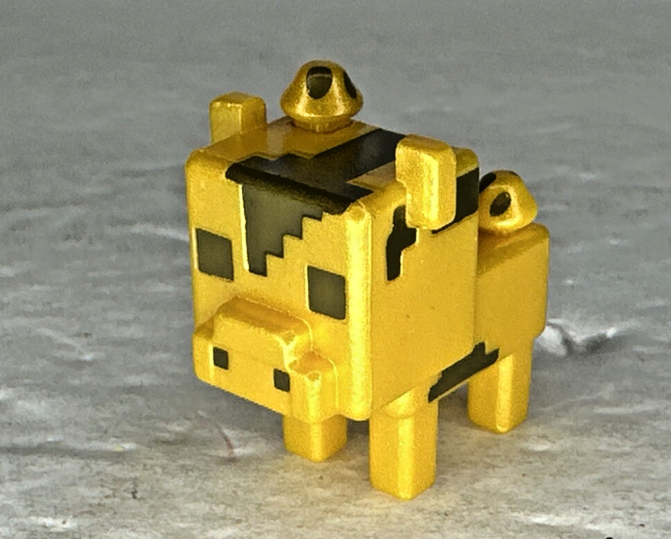 Minecraft Chest Series 2 1&Prime; Gold Mooshroom Cow Mini Figure Mojang