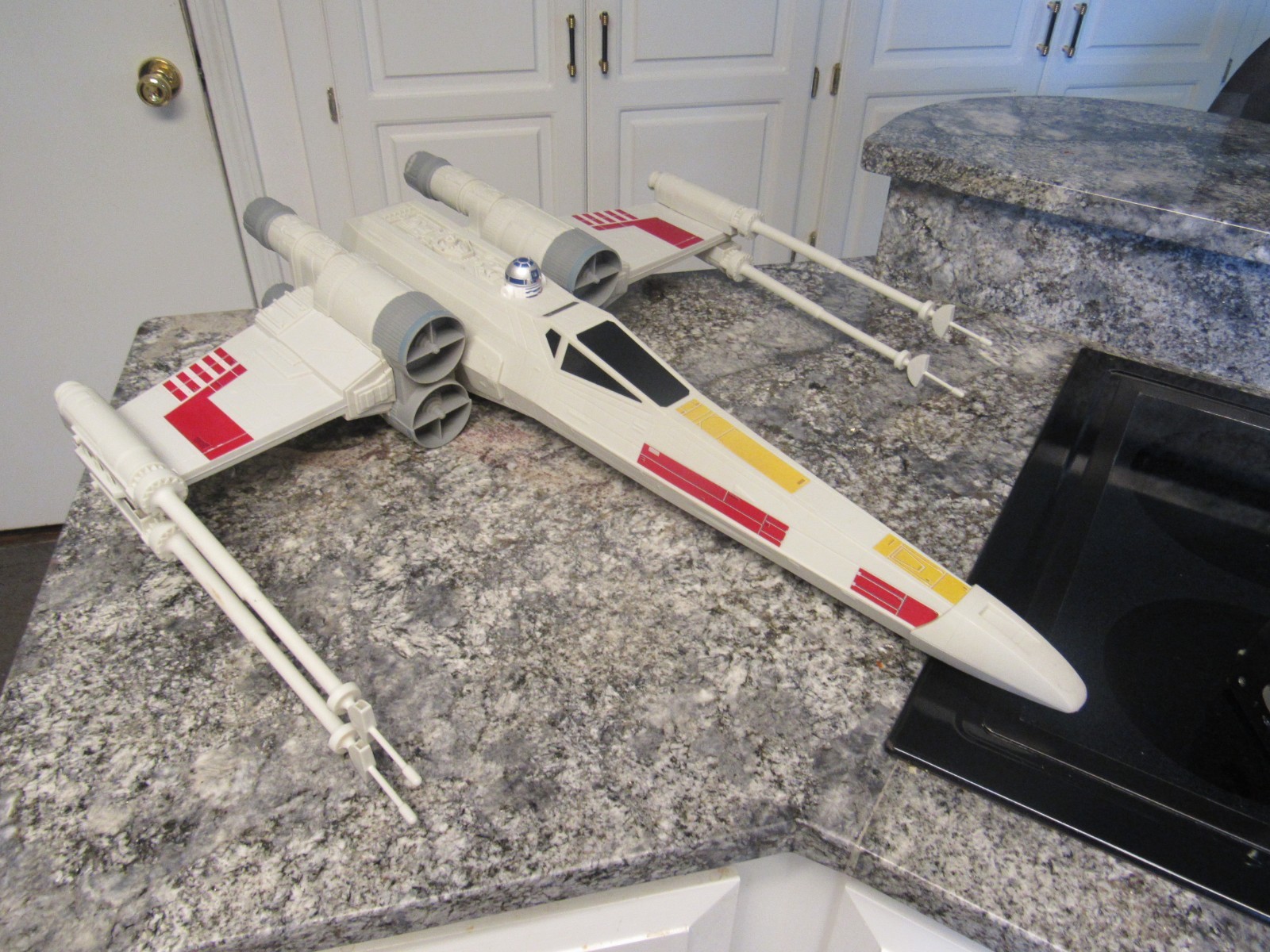 Hasbro Star Wars Giant 29&Prime; X-Wing Fighter + R2D2 Used – Set up to hang on wall.