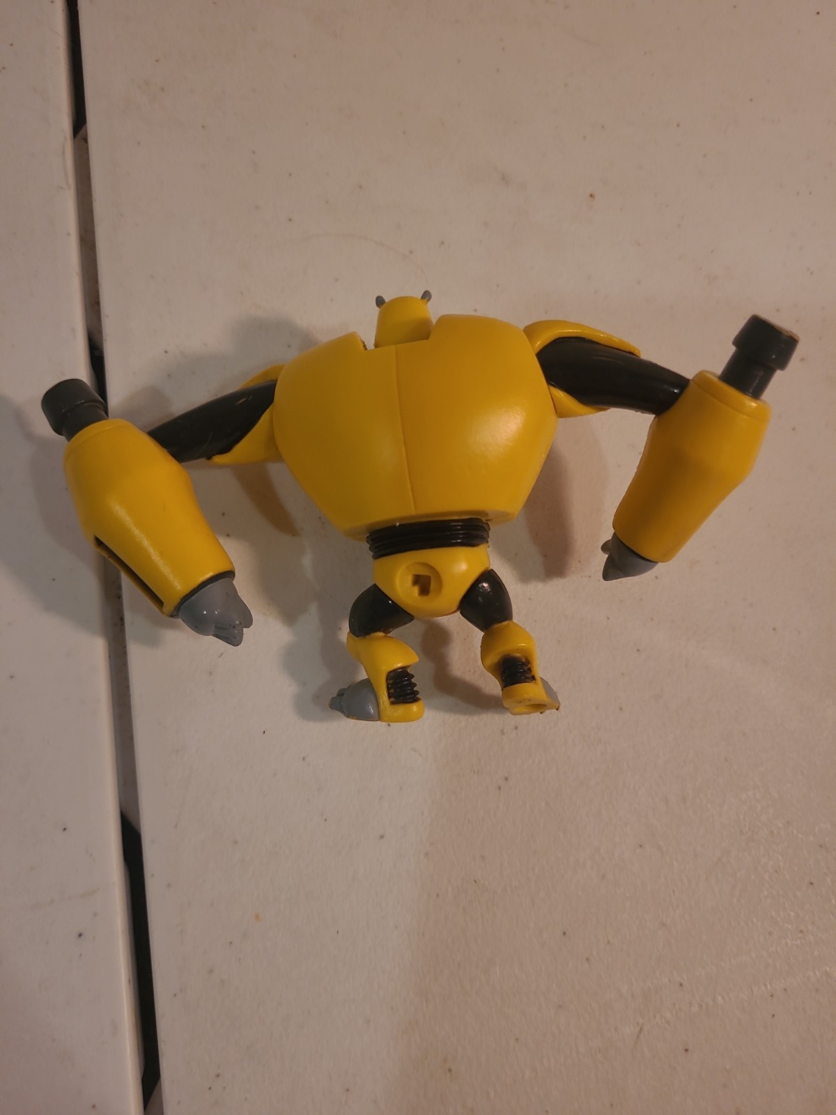 Ben 10 Alien Force 2010 Yellow ARMODRIILLO 4&Prime; Action Figure w/ Tail – NICE!