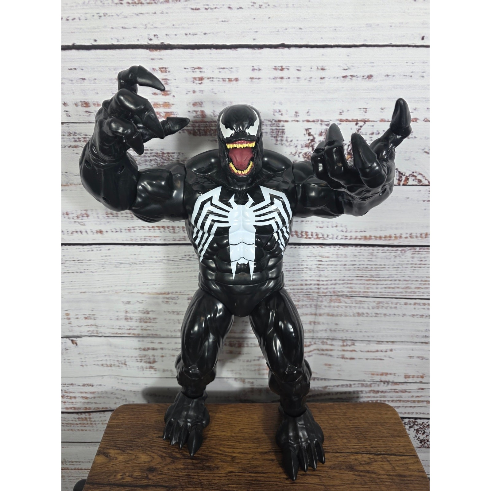 Marve Disney Store Exclusive Venom Talking Action Figure 15&Prime;