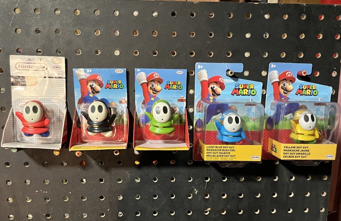 JAKKS Pacific Super Mario Shy Guy Set – Black Blue Red Green Yellow Shy Guys!!!