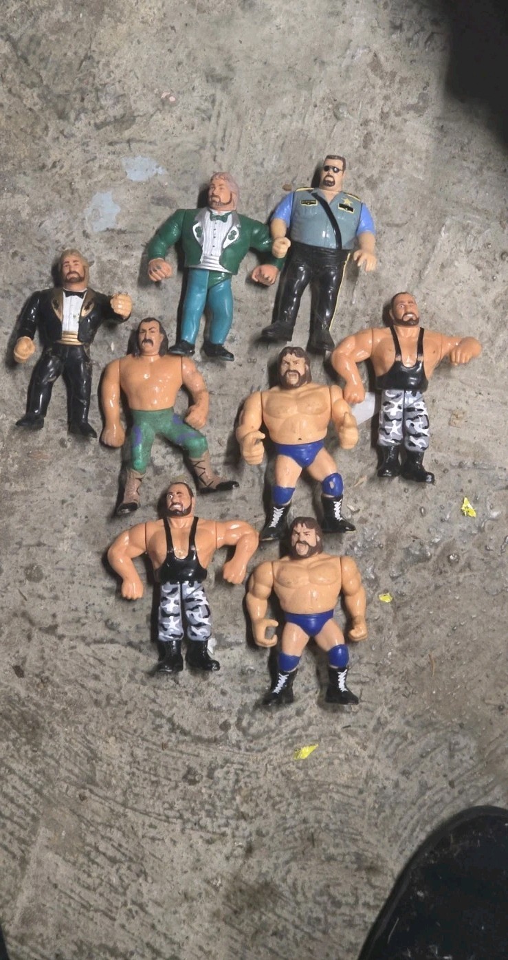 Lot Of 8 Wwf Hasbro Figures