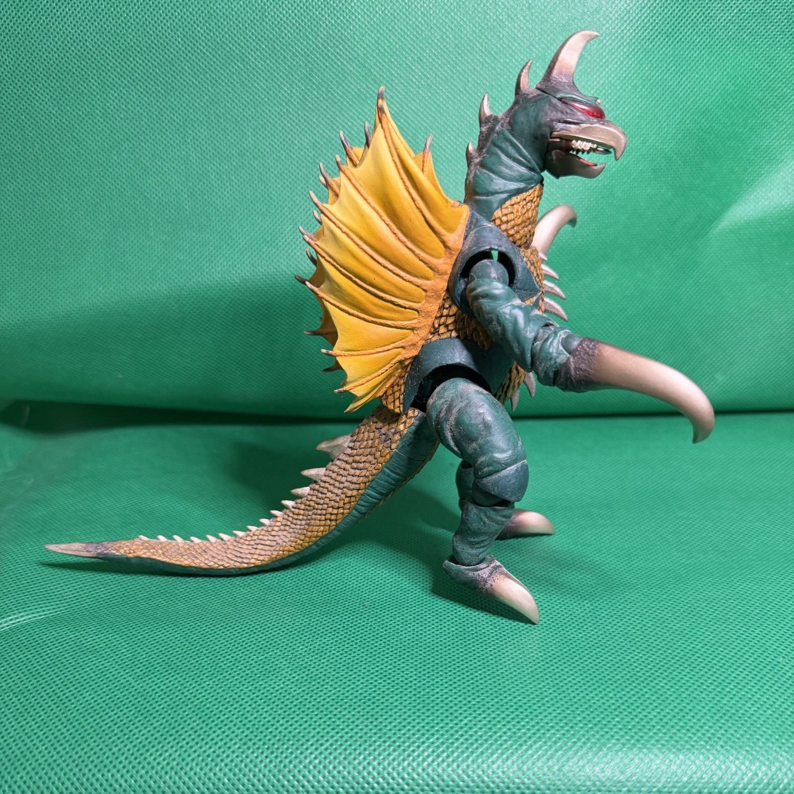 2011 6” SCI-FI Revoltech Series No. 023 Gigan action figure