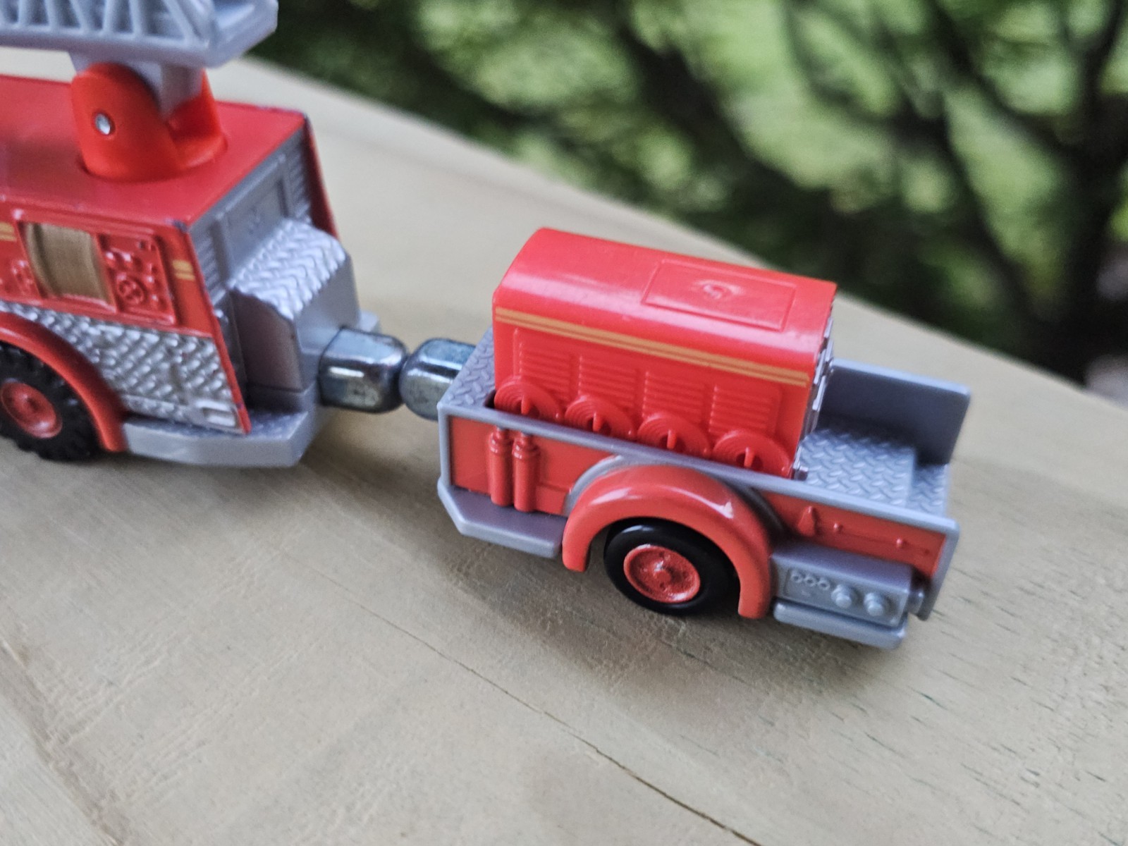 Thomas & Friends FLYNN Fire Engine Take N Play 2012 Magnetic Day Of Diesels