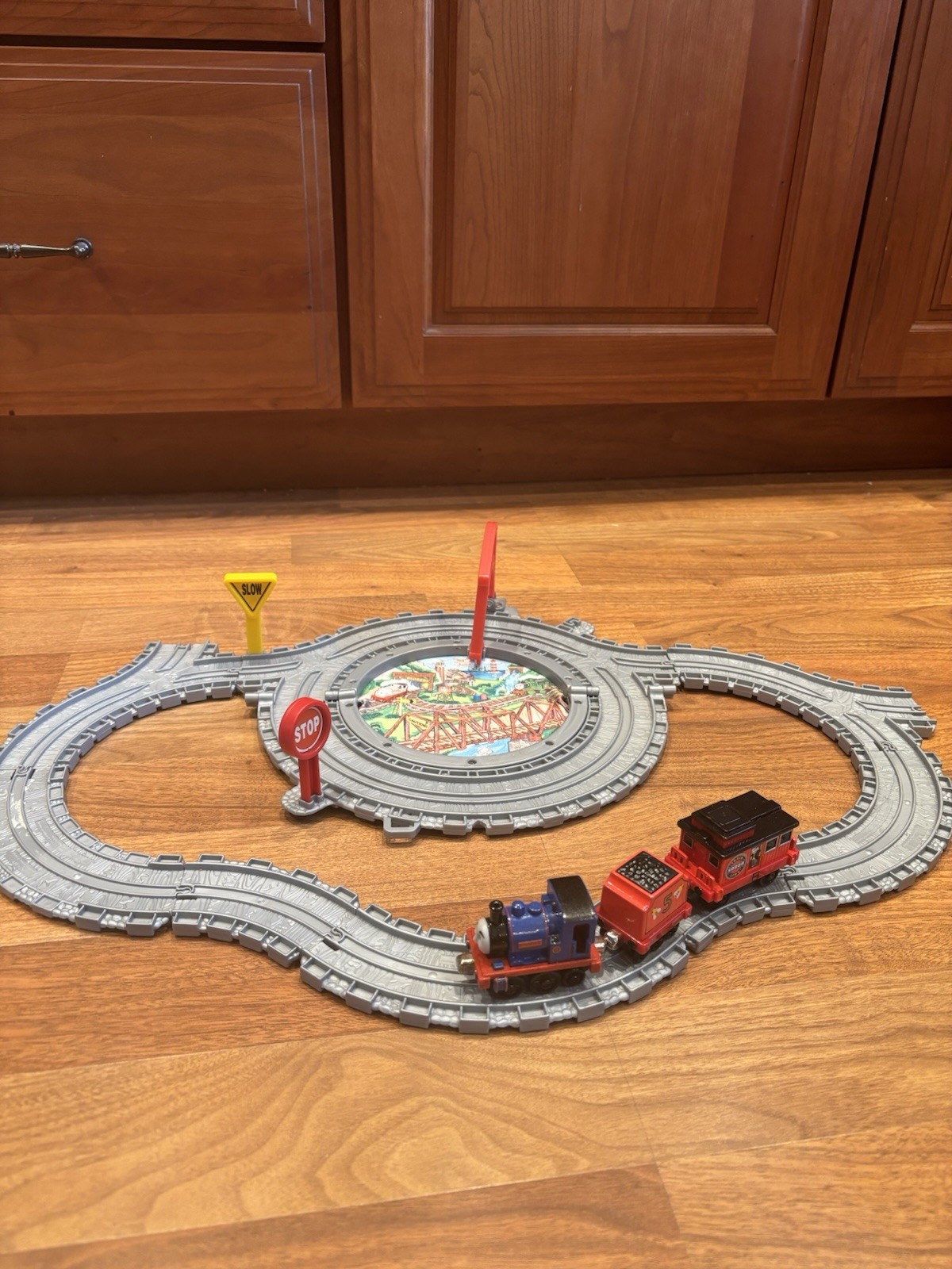 Thomas & Friends Take-n-Play Foldable Rail yard Scene w/Track And All In Picture
