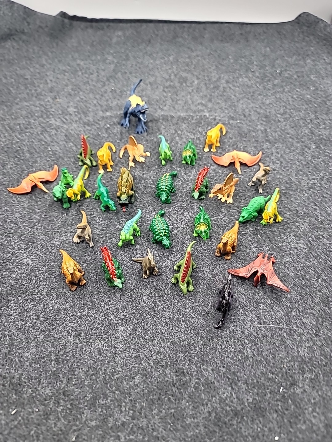 Dinosaur Varied LOT Of 30 figures unbranded toys. All Types Different Sizes