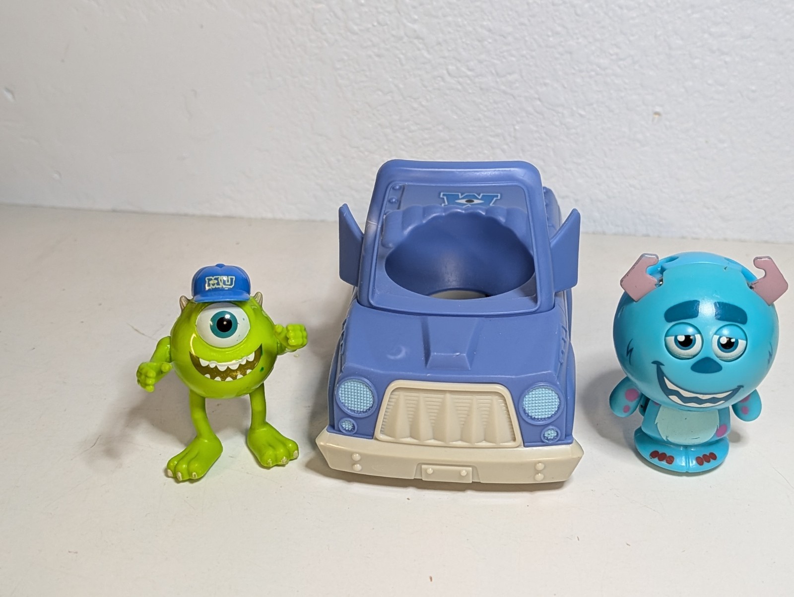 Disney Monsters University Toy Roll-A-Scare Ridez SULLEY Car And Mike