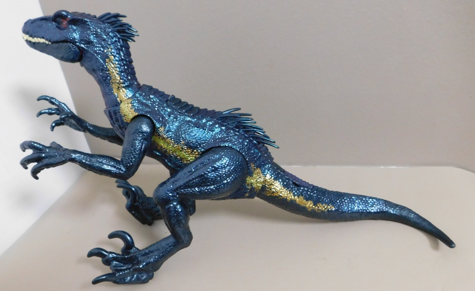 Jurassic World Track &lsquo;n Attack Indoraptor Action Figure Lights & Sounds Dinosaur