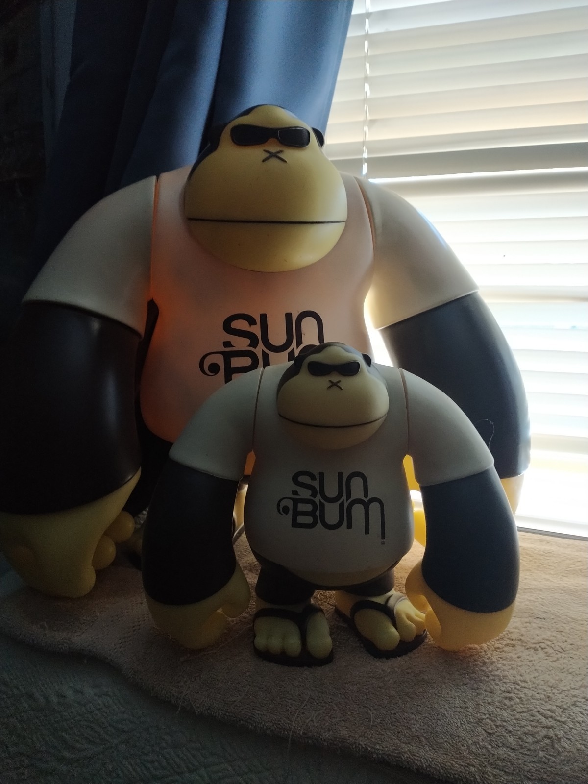 Sonny 16 Inch Sun Bum Gorilla Sunny and Son sold as is some scuff marks.
