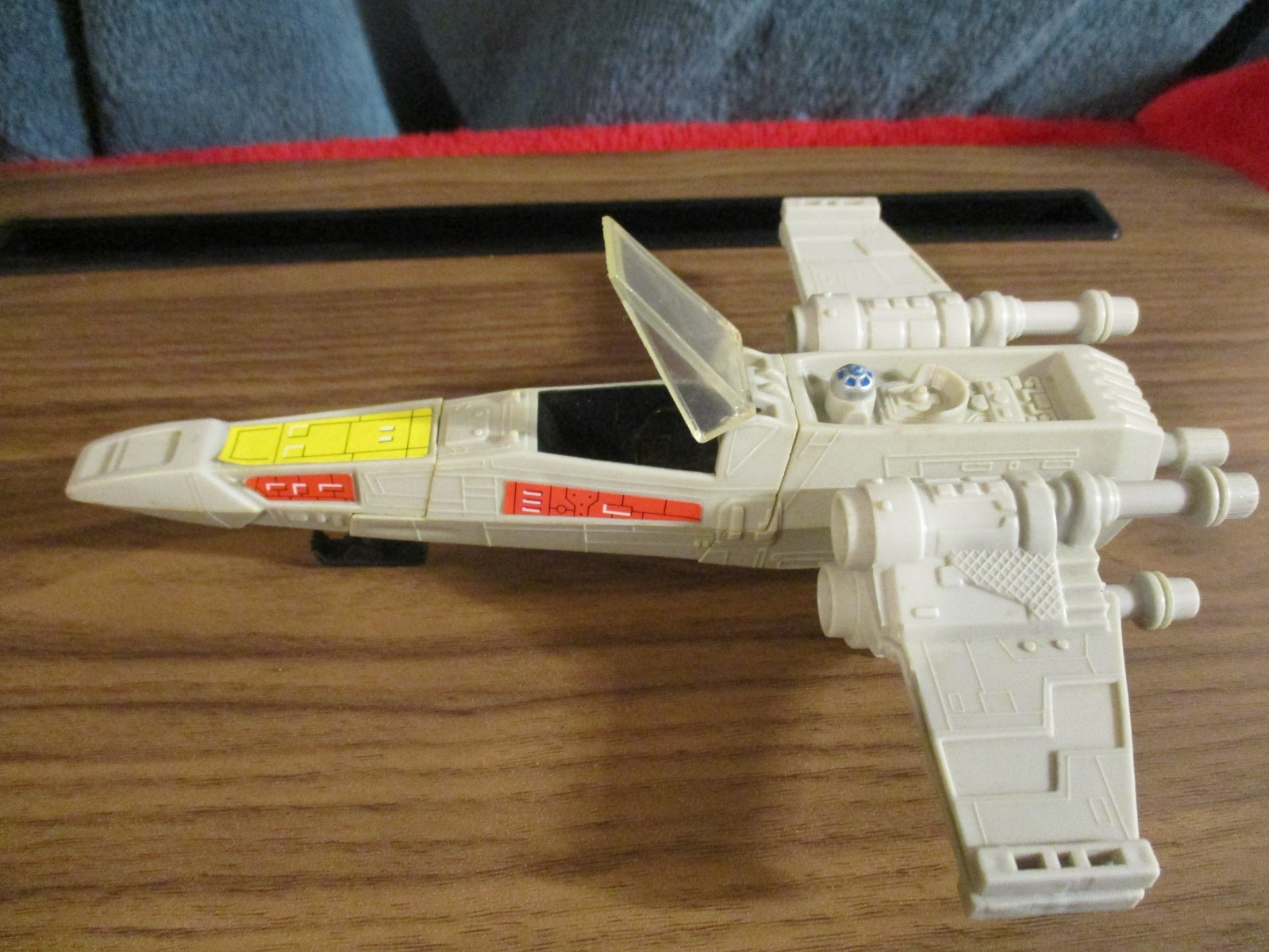 Vintage 1982 Star Wars Micro Collection X-WING FIGHTER WITH BREAK AWAY ACTION