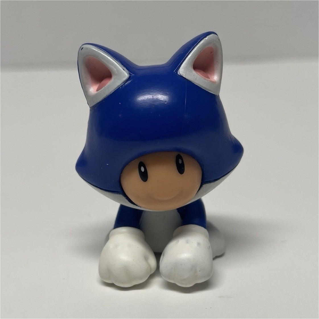 Nintendo Super Mario Bros. Toad Cat Figurine Blue White Plastic Less Than 5 in