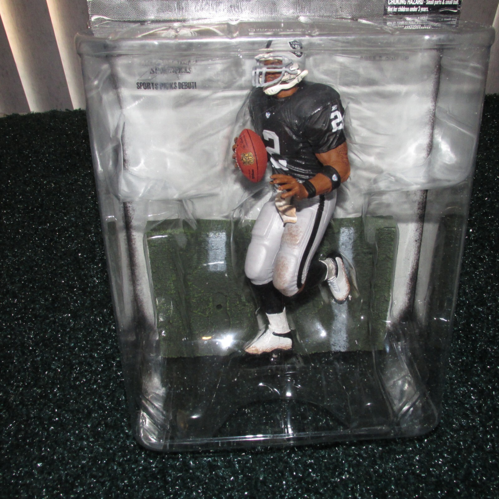 McFarlane 2008 JaMarcus Russell Oakland Raiders series 17 (rookie piece)