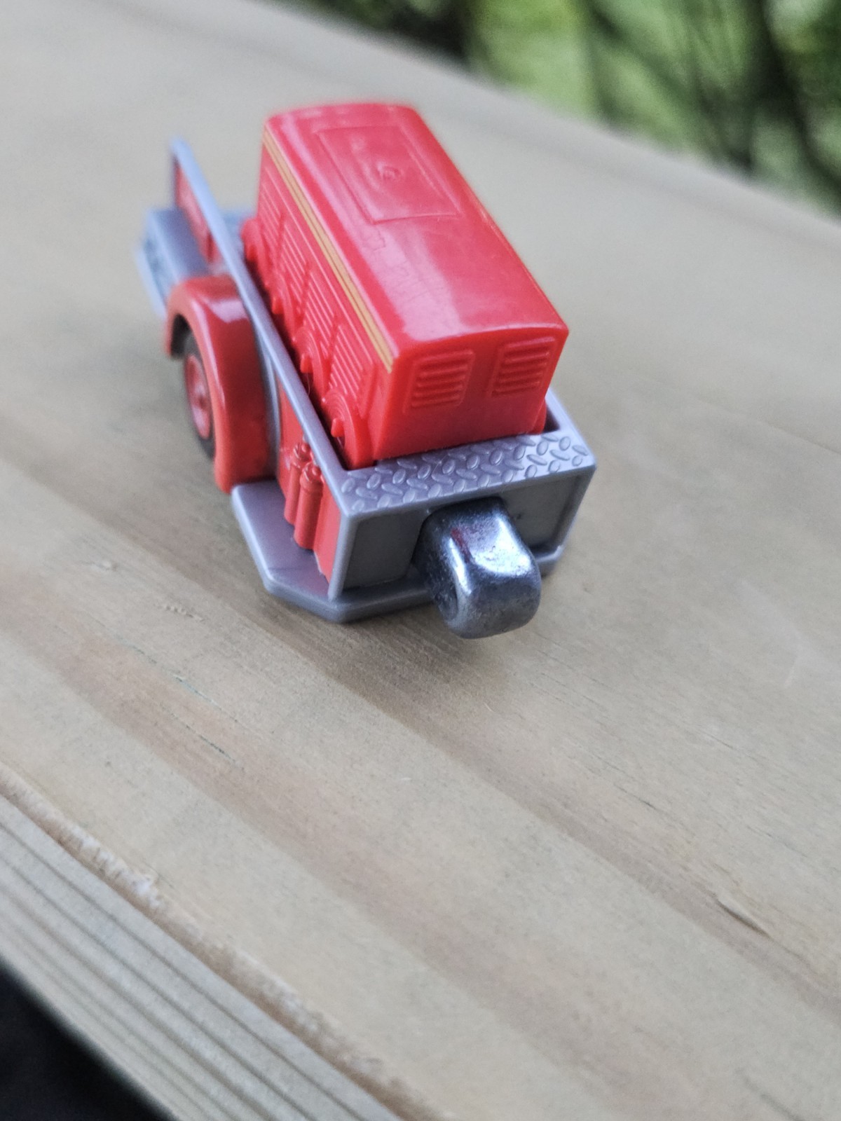 Thomas & Friends FLYNN Fire Engine Take N Play 2012 Magnetic Day Of Diesels