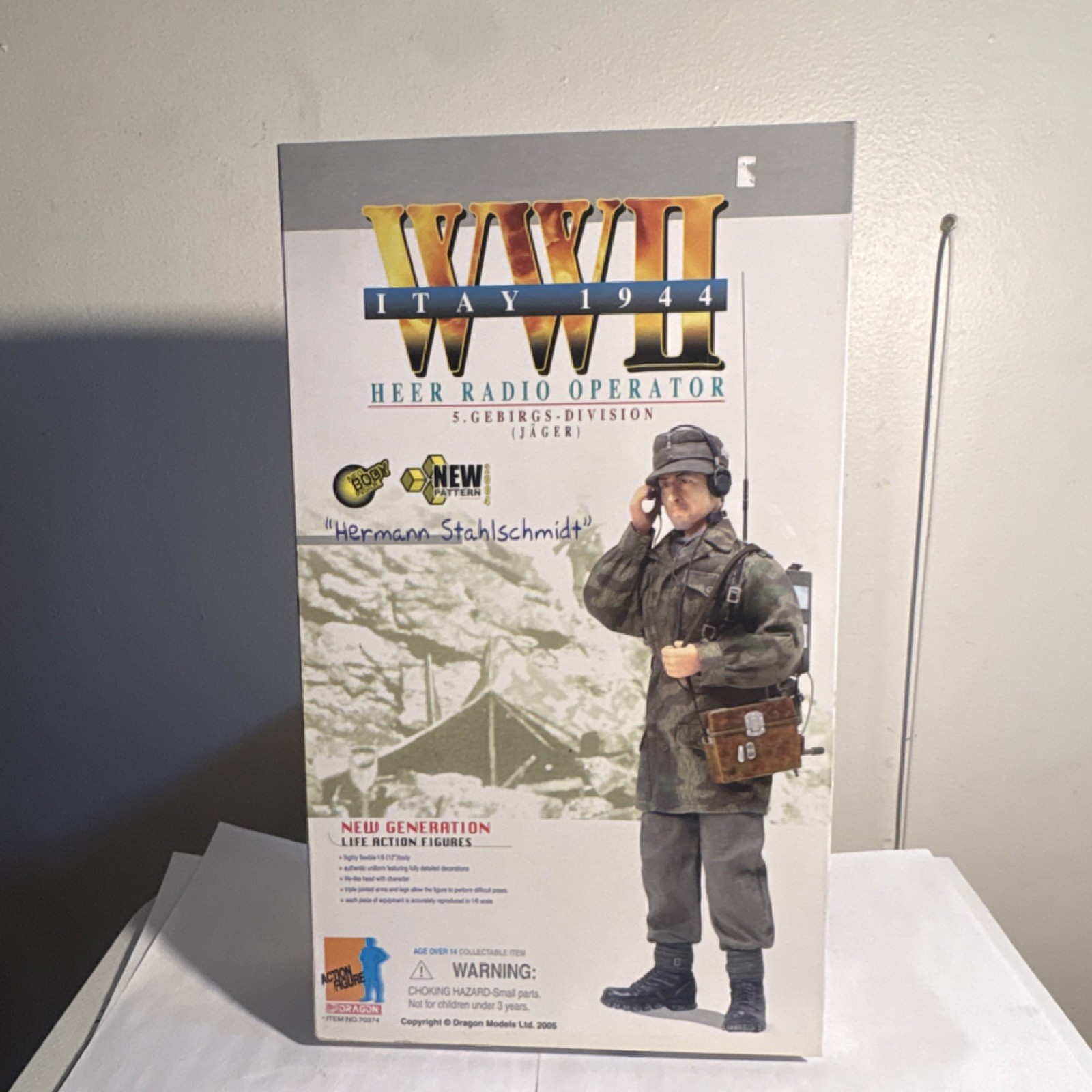 Dragon WWII Heer Radio Operator Hermann Stahlschmidt Action Figure w/ Accessori…