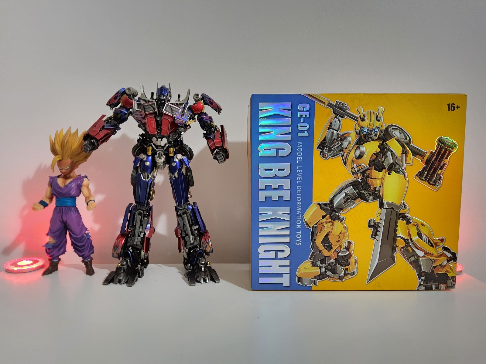 Holiday Gift- Transforms Cyber Era CE-01 Knight Bee Oversized TC-02 Figure