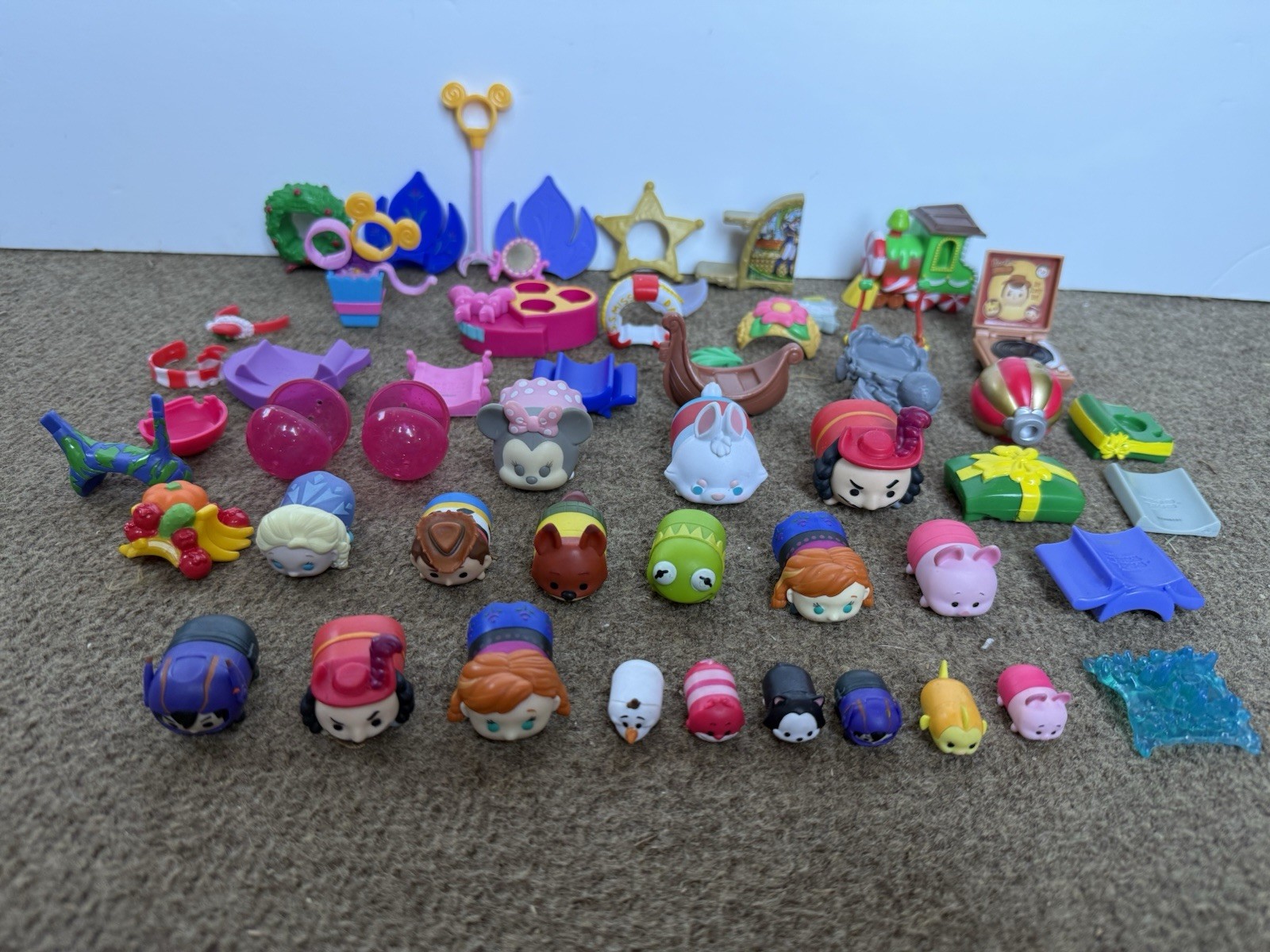 Disney Tsum Tsum Vinyl Lot Of 48 Mini Micro Figures & Accessories