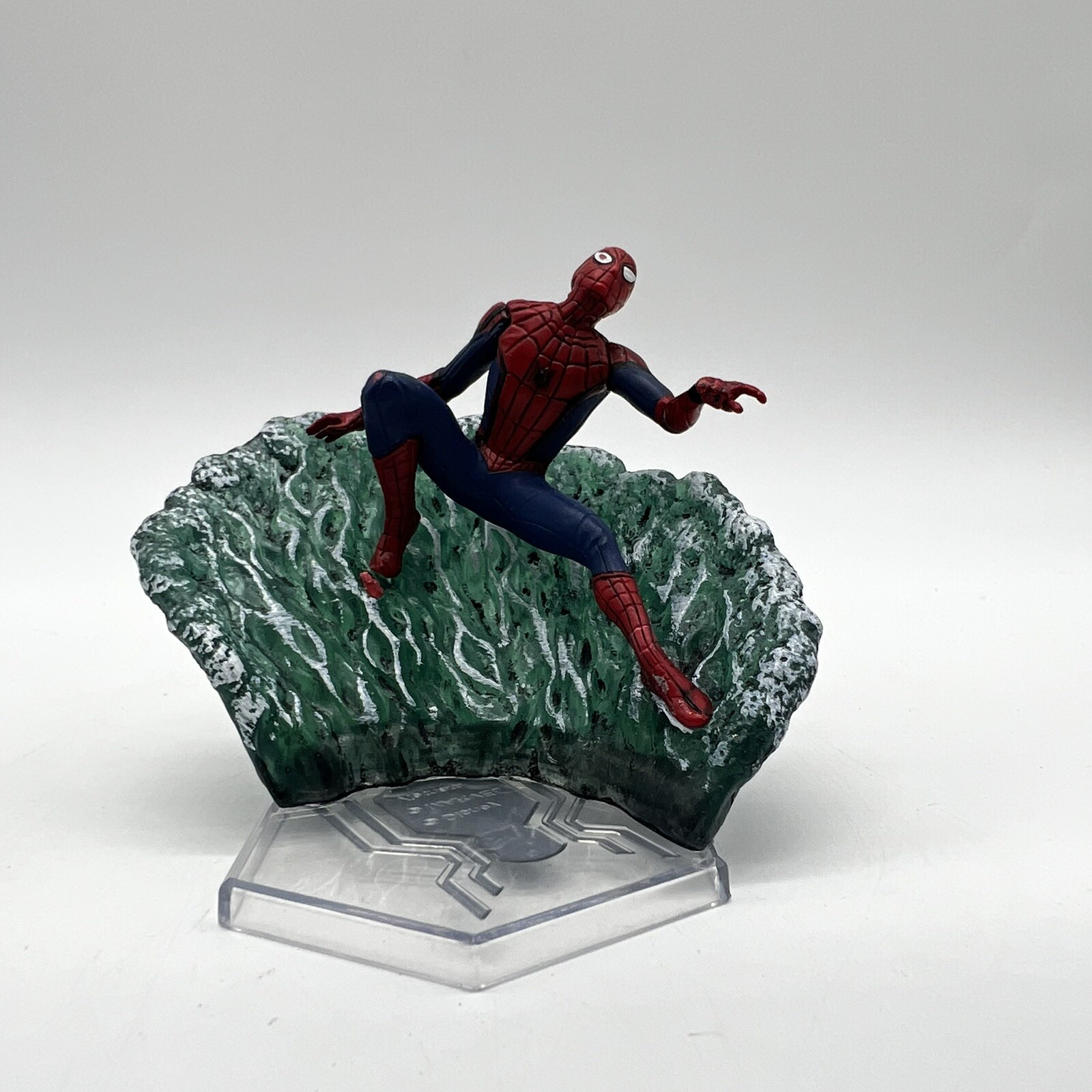 Spider-Man Far From Home Deluxe Figurine Statue Diseny Marvel Riding Wave Toy