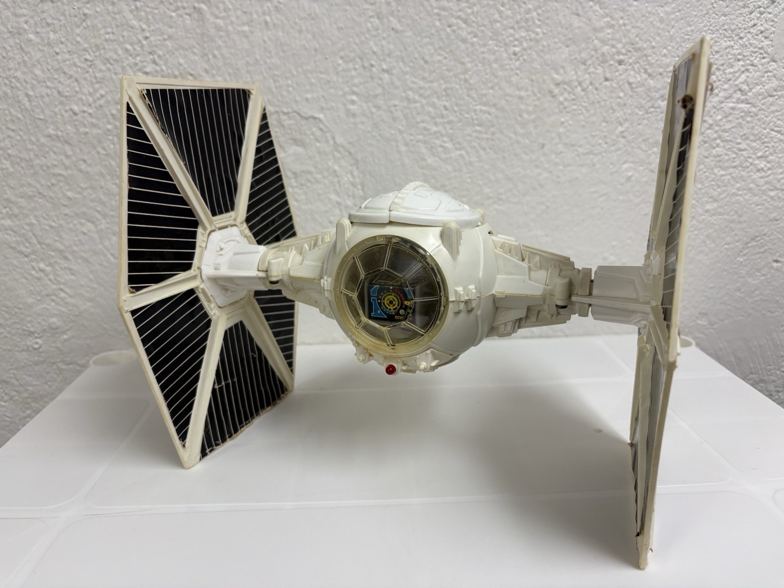 Imperial Tie-Fighter (White) 1978 Kenner Star Wars, missing 1 battery contact
