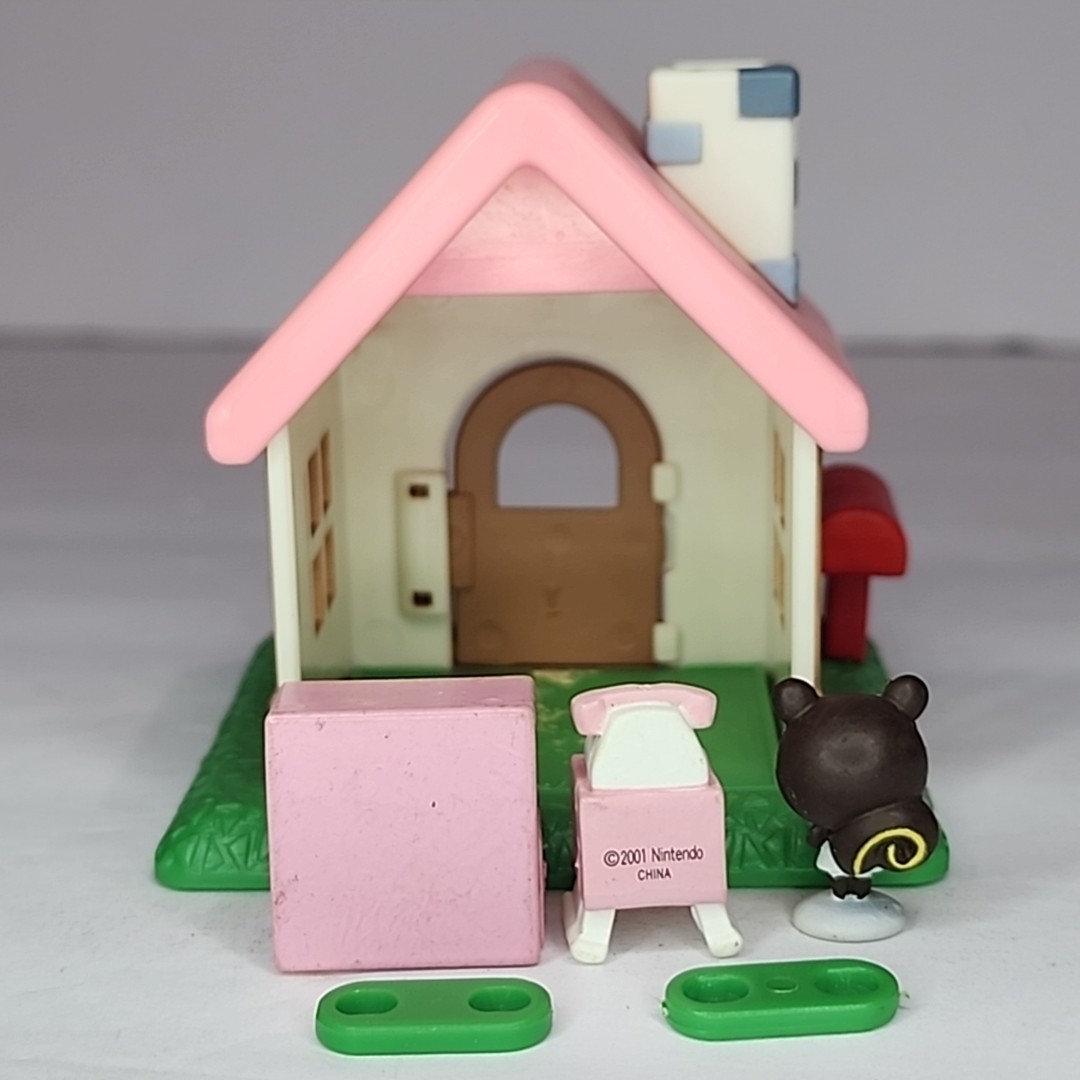 2001 Animal Crossing Lets Make a Forest 3&Prime; Pink Mini House Figure Lot