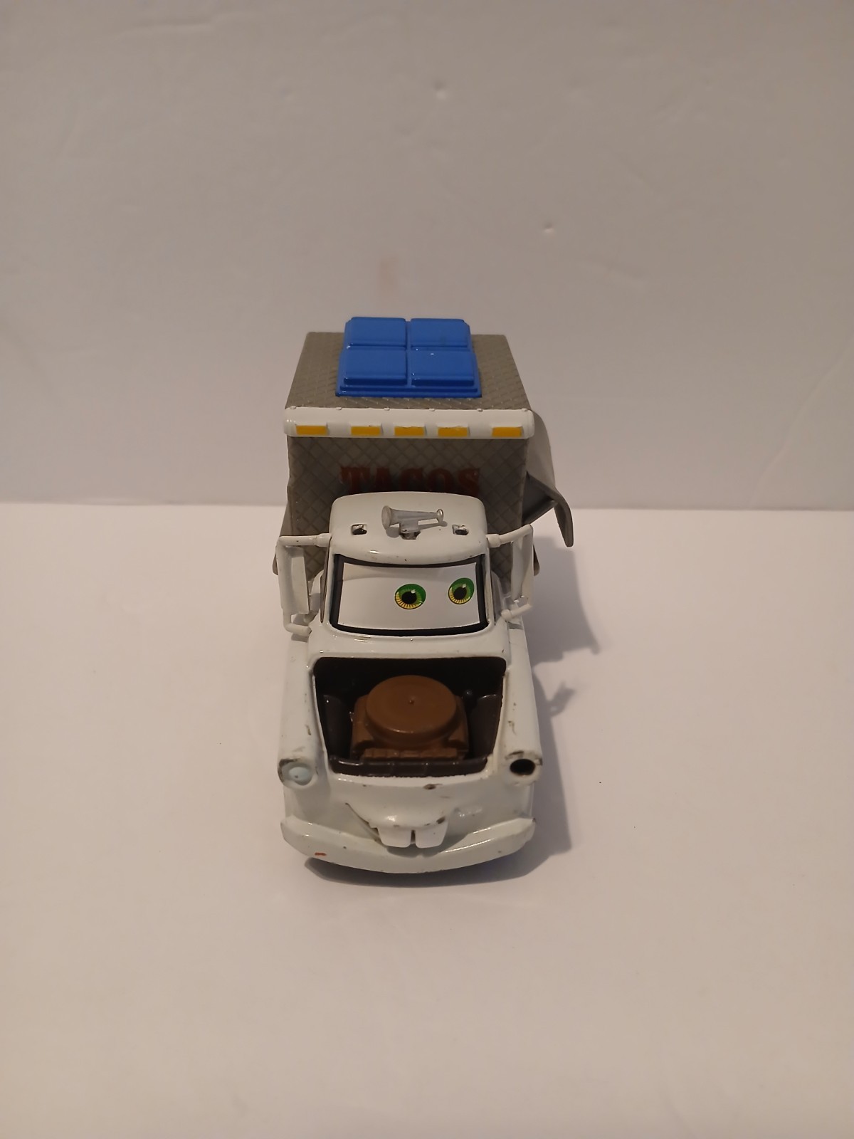 Disney Pixar Cars 2 Taco Truck Mater 1:43 Metal Diecast