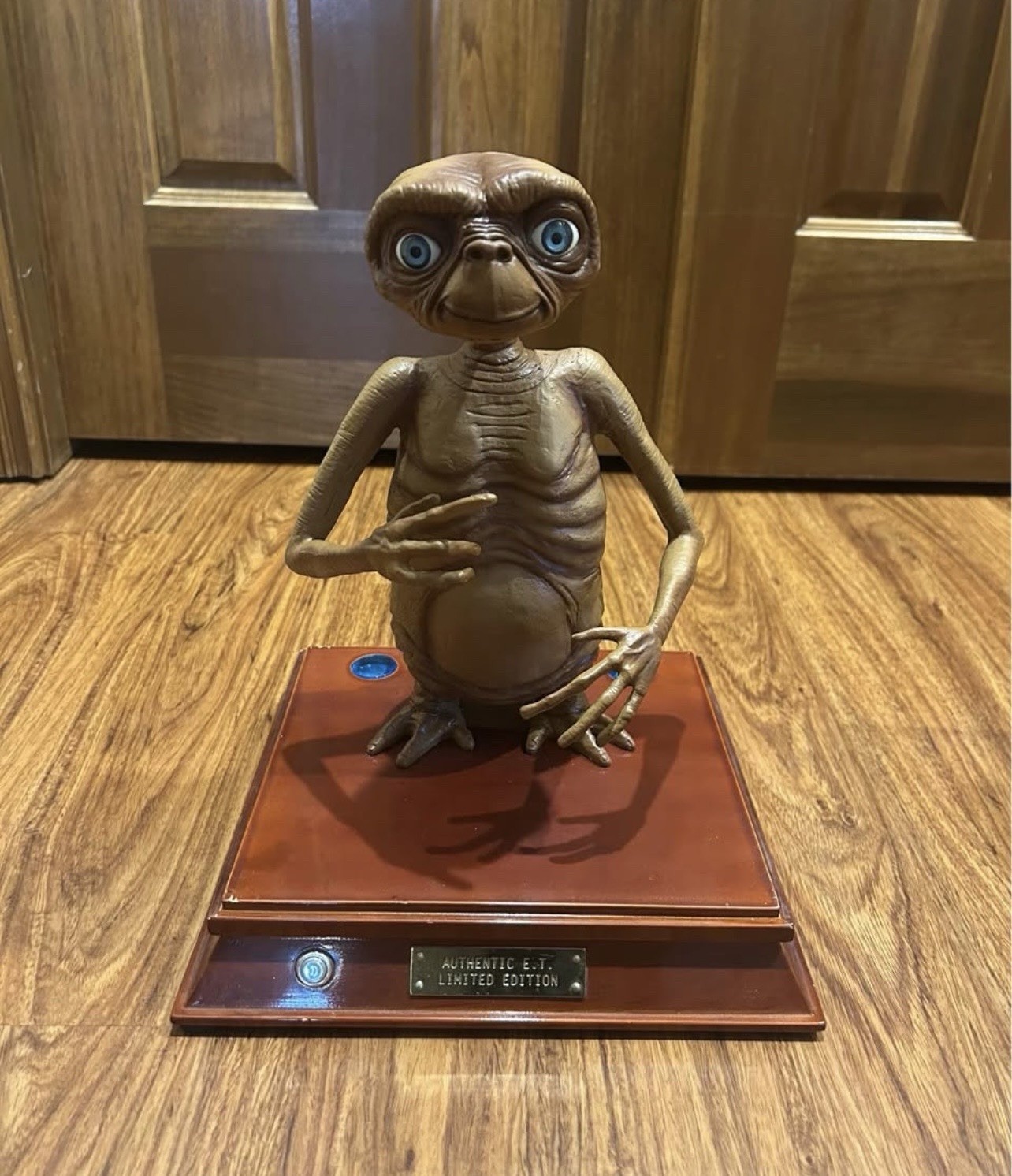 E.T. Extra Terrestrial 20th Anniversary 12&Prime; Collectible Figure ToysRus Exclusive