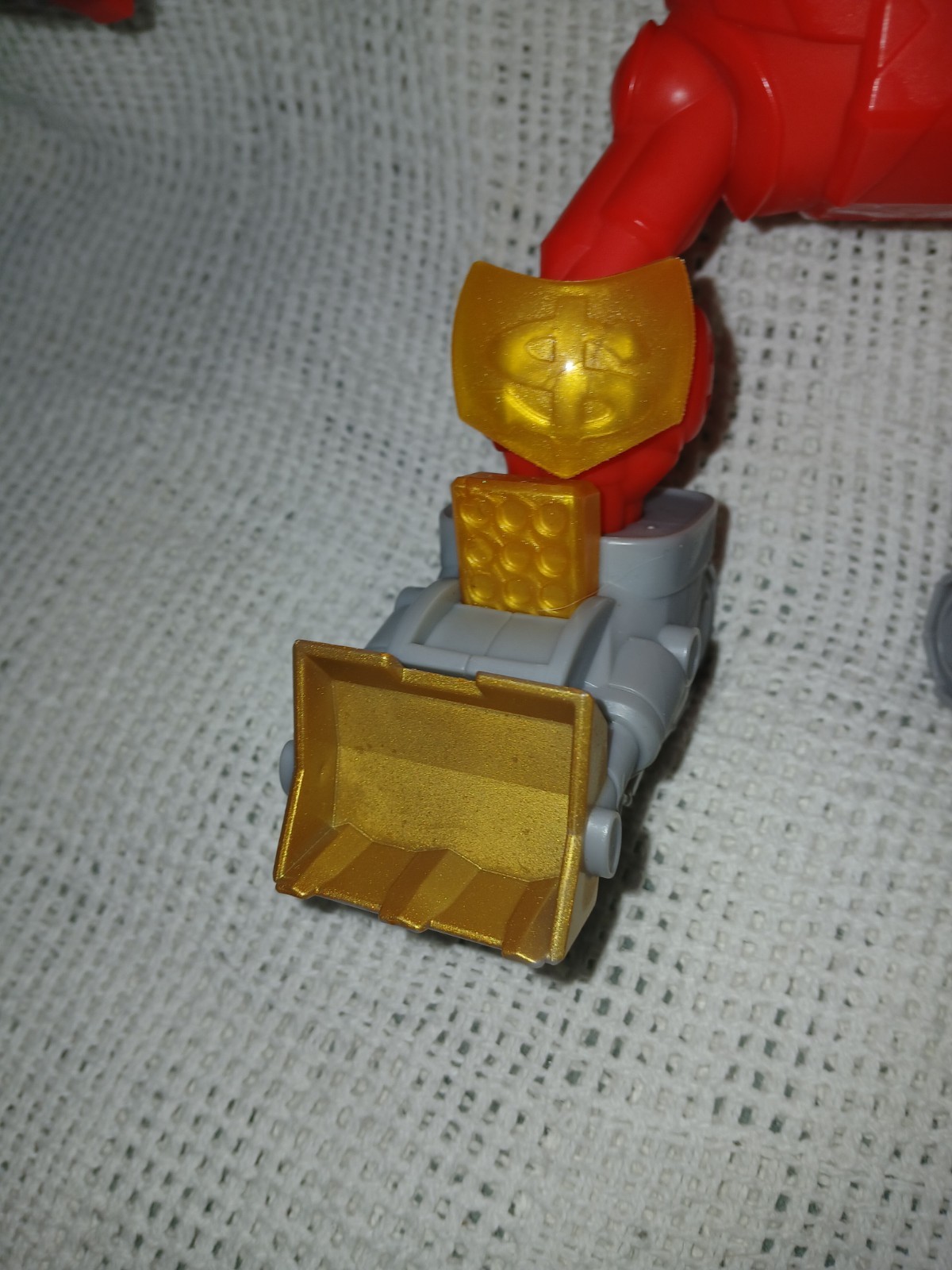 Treasure X Robot Gold Mega Treasure Bot Action Figure Toy