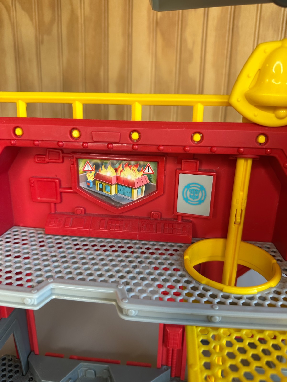 Transformers Rescue Bots Griffin Rock Firehouse Playset 2015