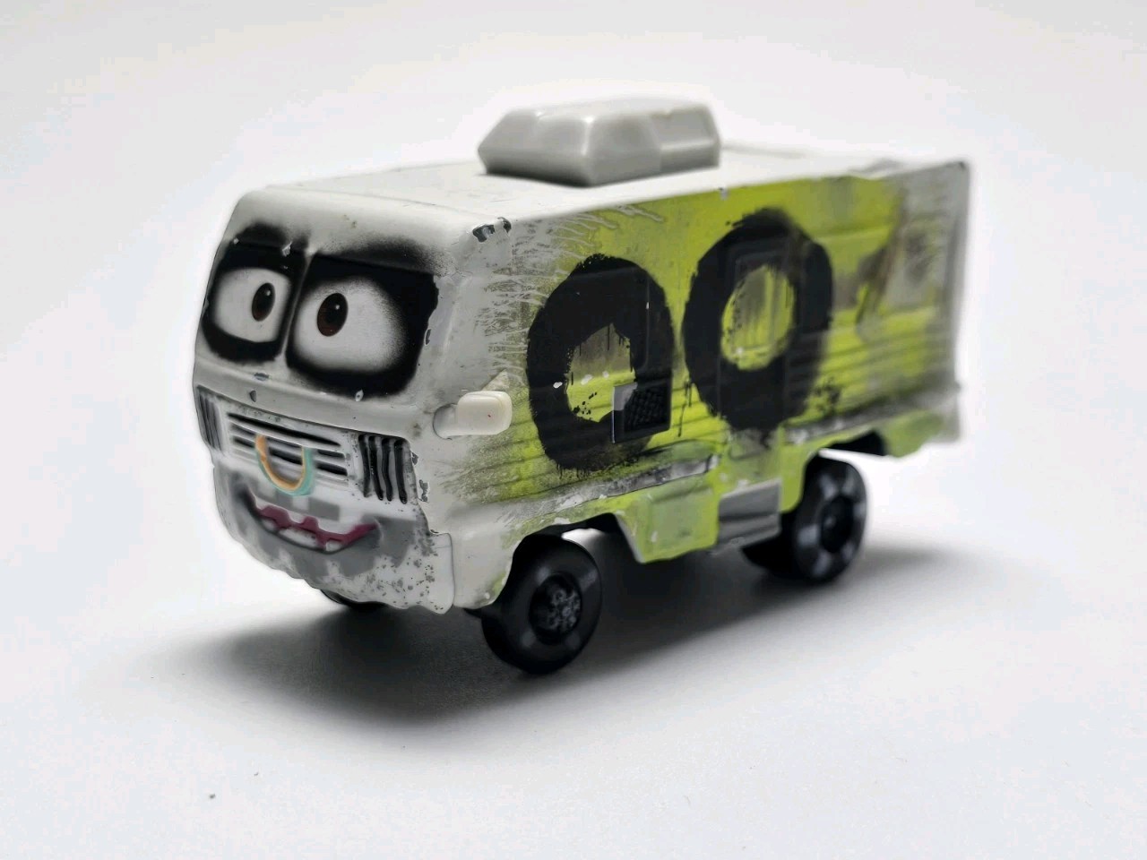 Disney Cars 3 Arvy #00 RV VA Pixar Diecast Thunder Hollow Demolition Derby