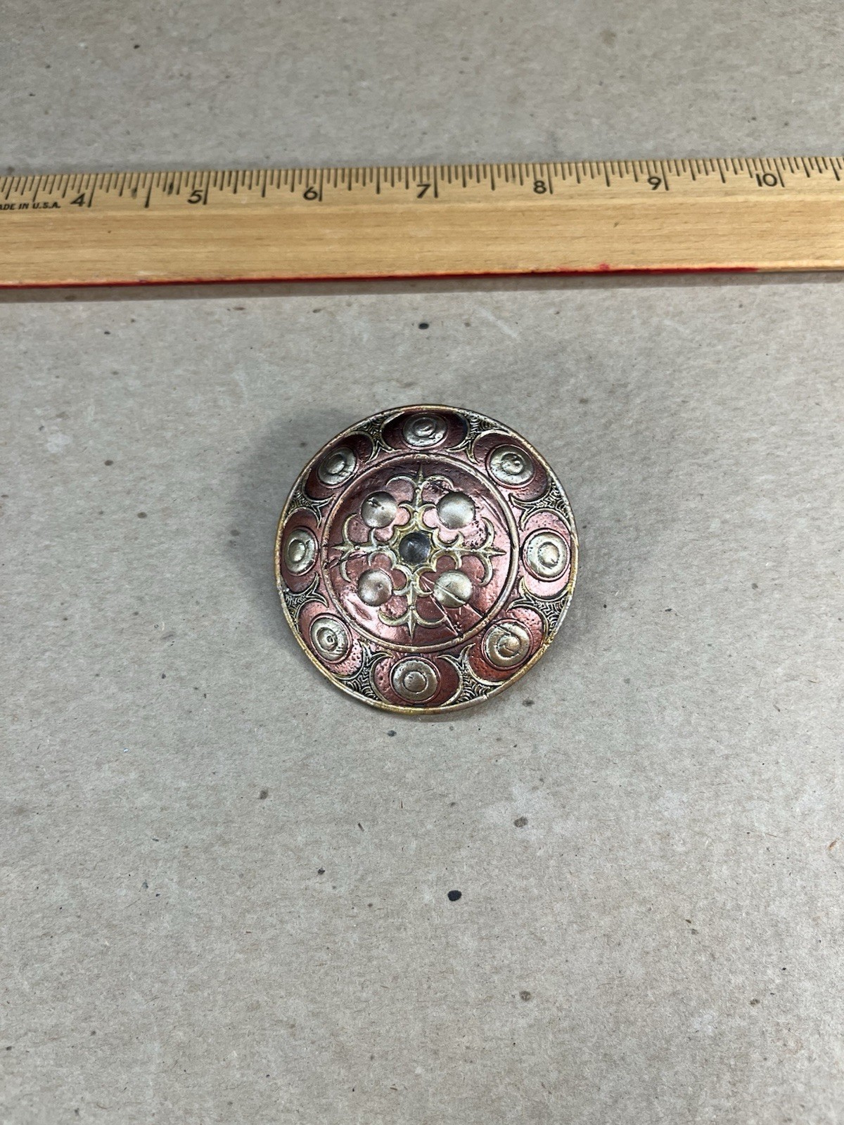 Mezco One:12 King Conan Shield Spike Gold Copper Brass Accessory Part 6 1/12