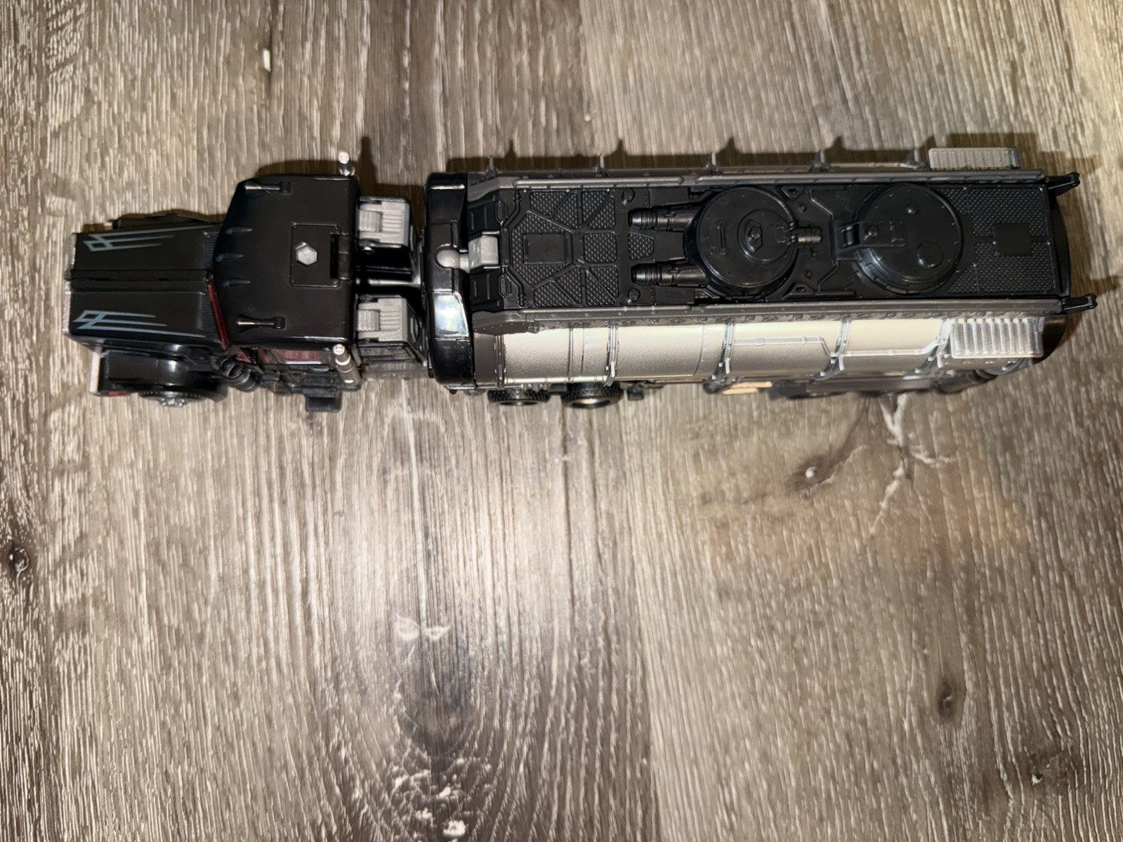 (2022) Hasbro: Transformers Legacy Velocitron Speedia 500 Leader Class Scourge