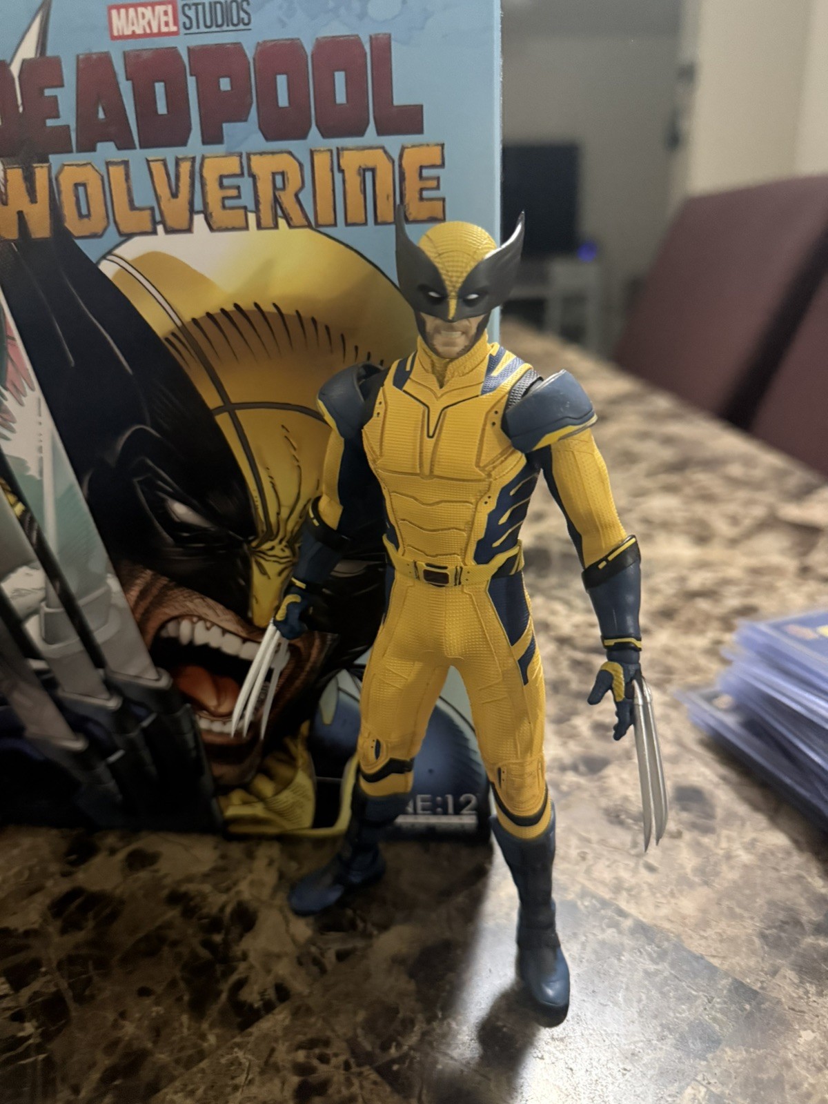 Mezco One:12 Deadpool & Wolverine: Wolverine Deluxe Edition 1/12 Figure