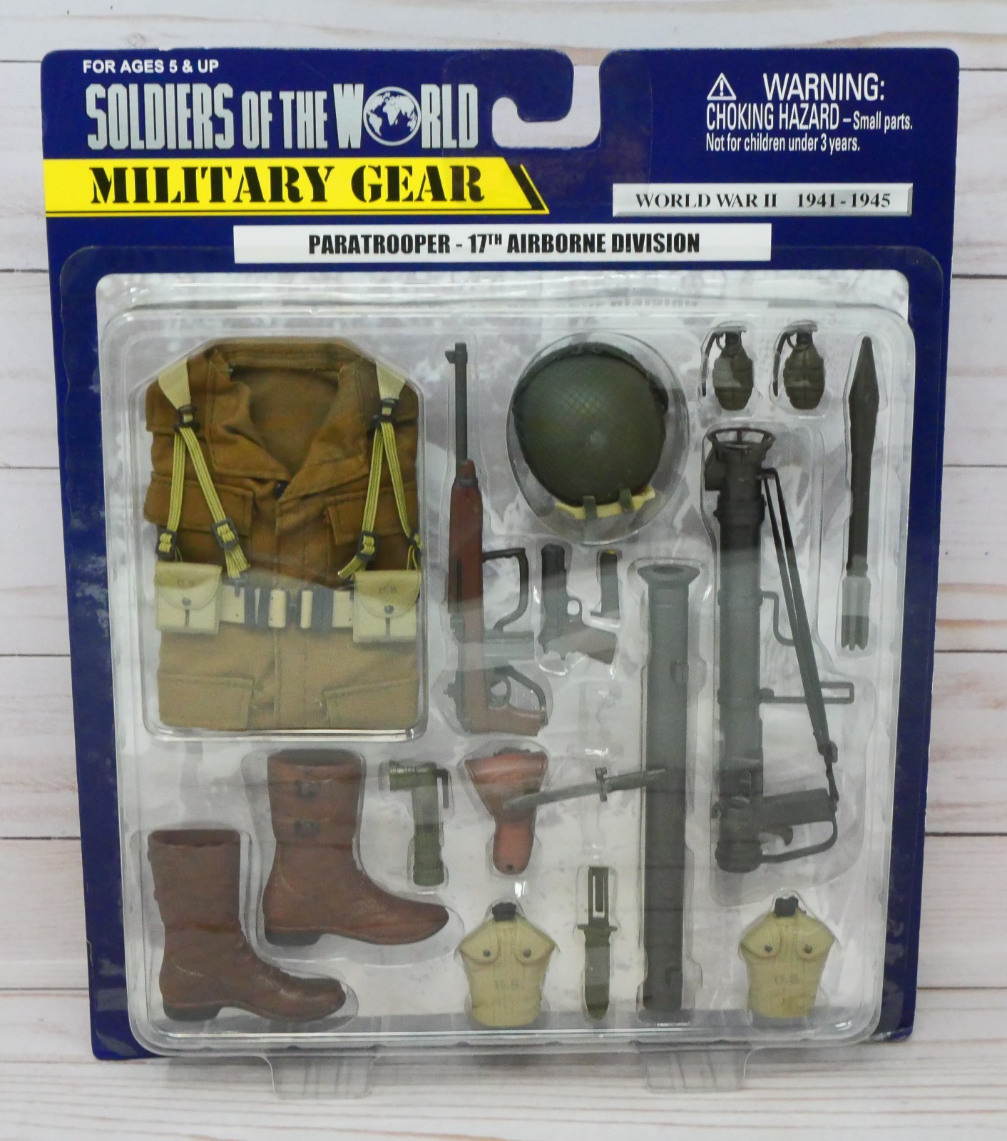 Soldiers of the World Military Gear WWII, Paratrooper 17th Airborne Division Uni