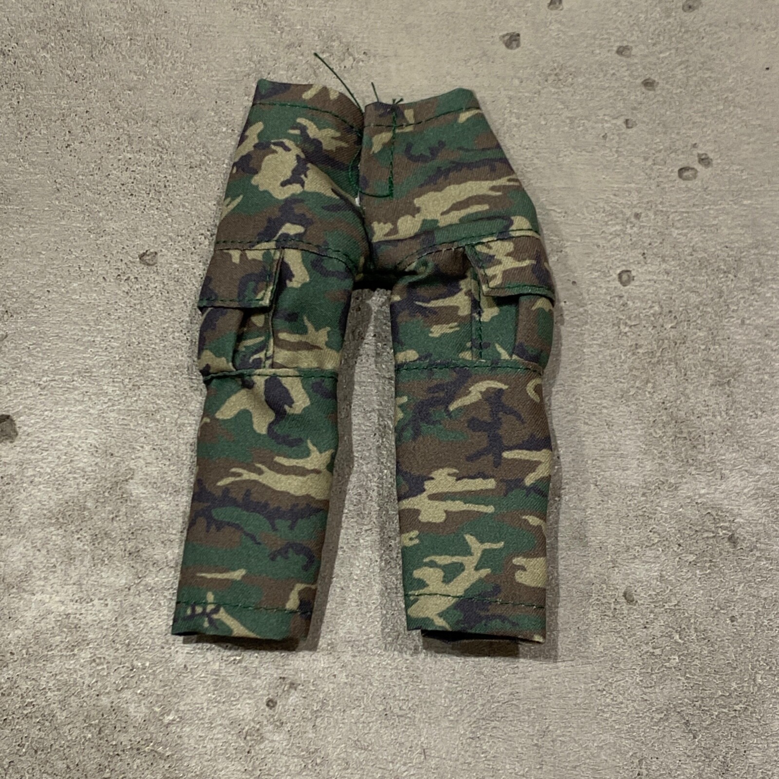 SU-WE-CG-GRN: Custom Green Camo Cargo Pants for 7&Prime; WWE body