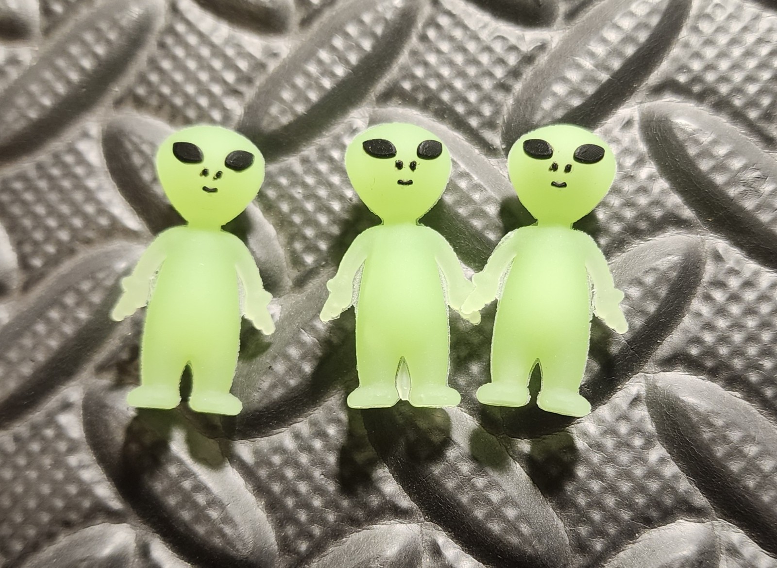 Miniature Glow in the Dark Alien Figure – Set of 3 – Extraterrestrial Beings UFO